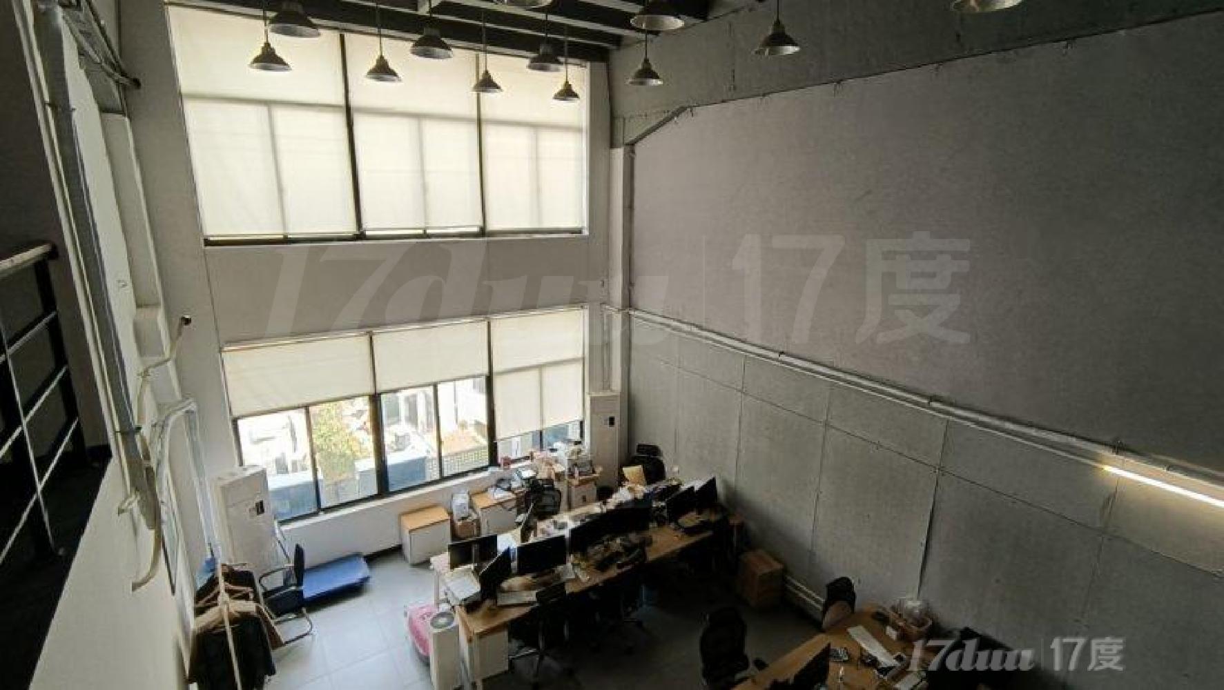 德必loft创意园！双轨交通，精装修，拎包入住，楼层高采光好