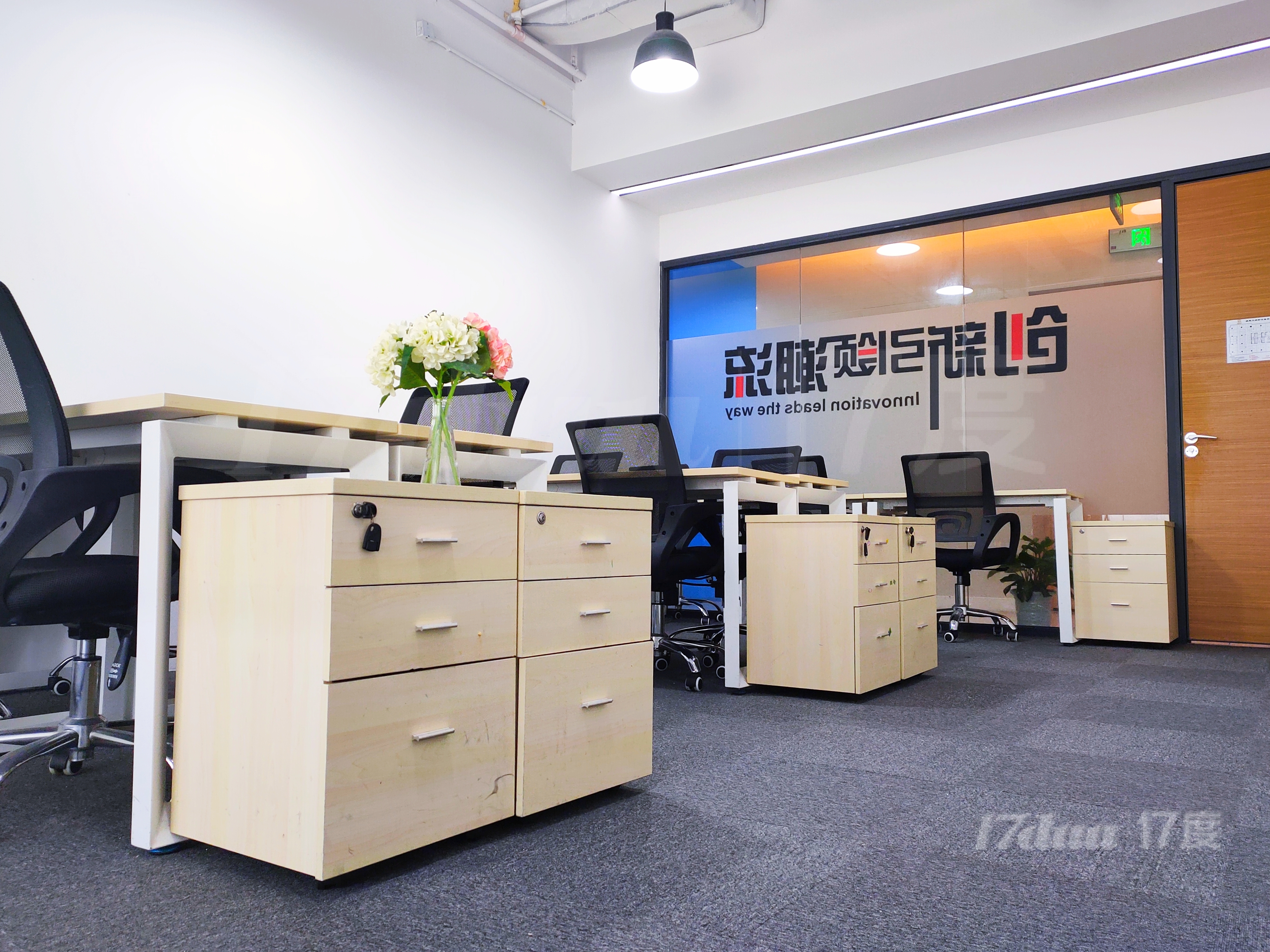 南山永新汇精装办公室特价租，近地铁来福士商圈，带红本可开户