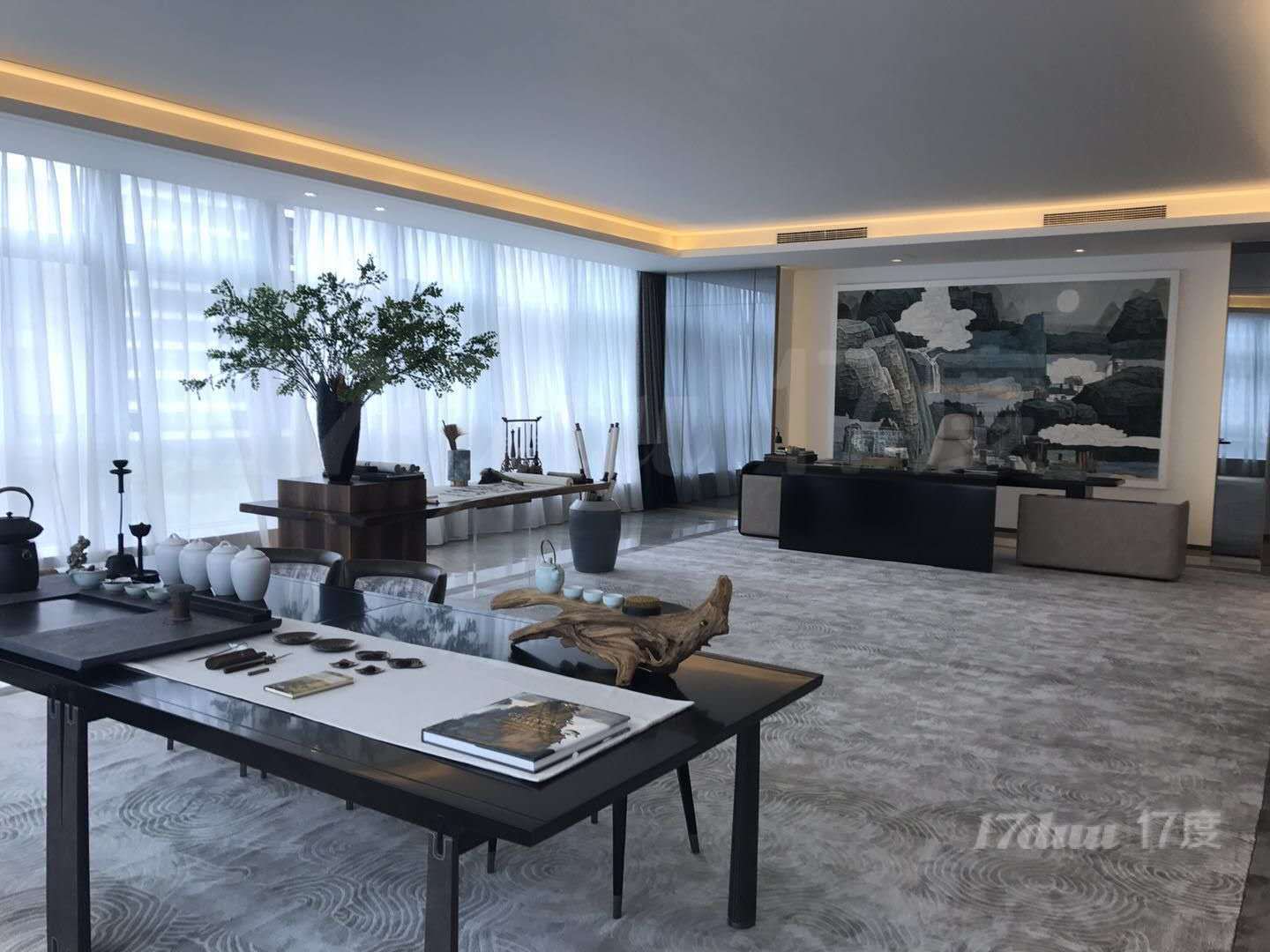 12号线！莘庄中心精装300平办公室，可分隔。隔断家具配齐！