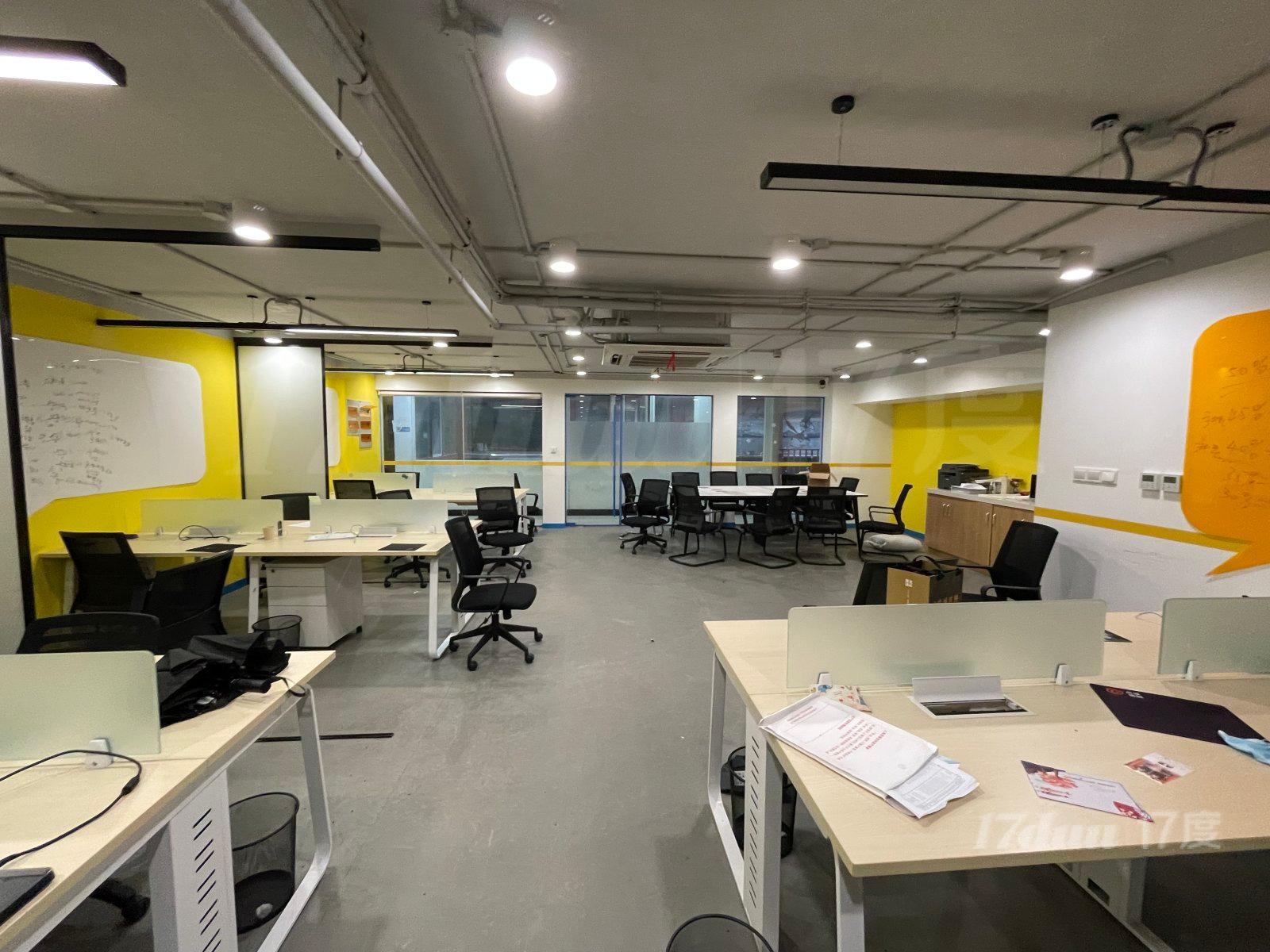 静安8号线中兴路，花园式办公带家具拎包即住，网红街区带露台。