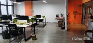 南北一号高架，地铁1、6号线交汇处，交通十分便利