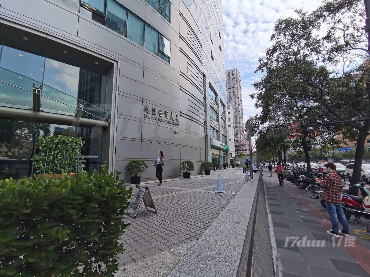 兆丰世茂江苏路站0米精装全配200平高区3隔间现房随看