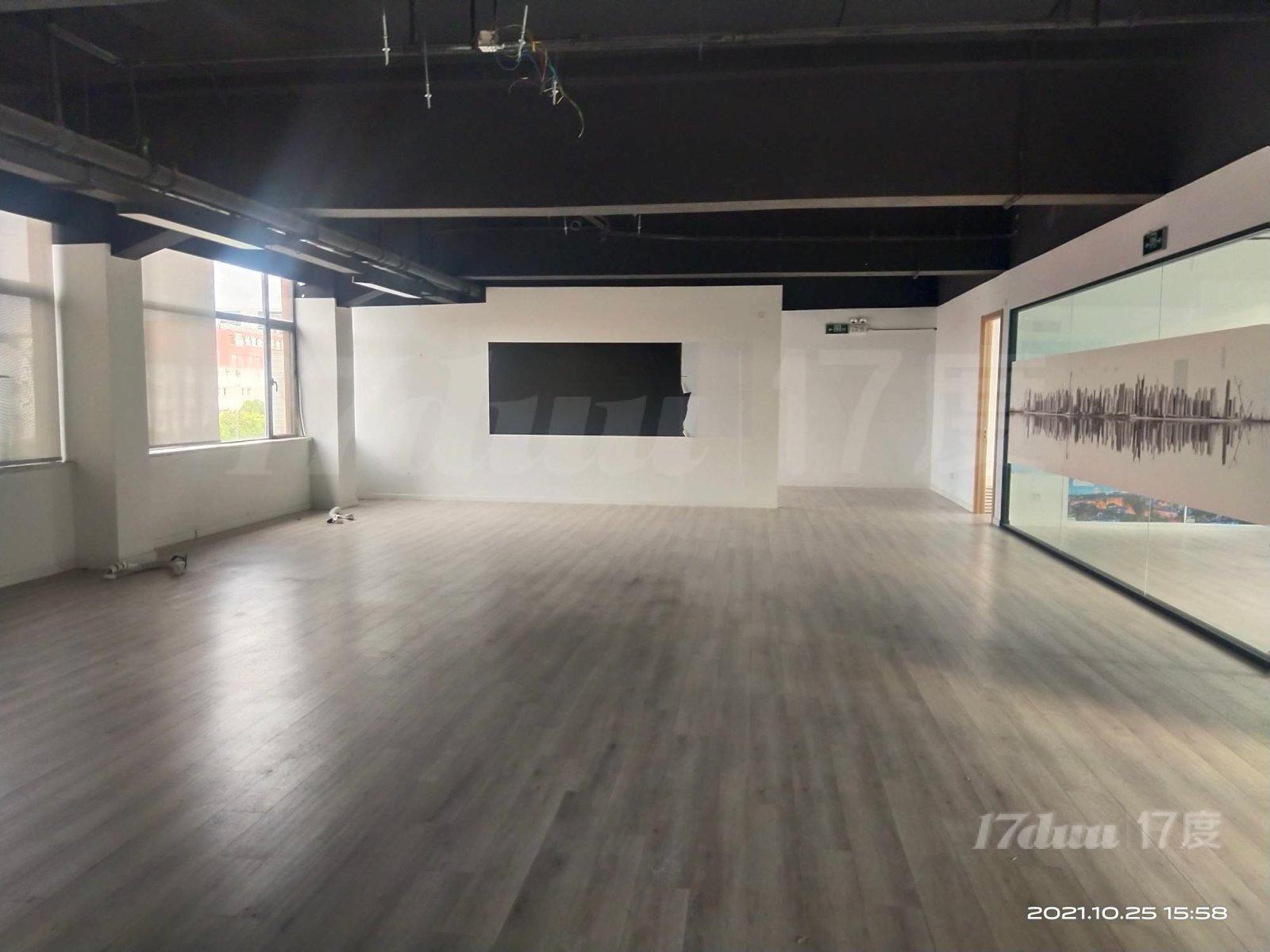 普陀地铁口金沙江西路创意园区460平写字楼展厅直播看过来