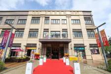 金山吕巷镇政府旁一手沿街商铺，总价低，汇报率高，可以重餐饮