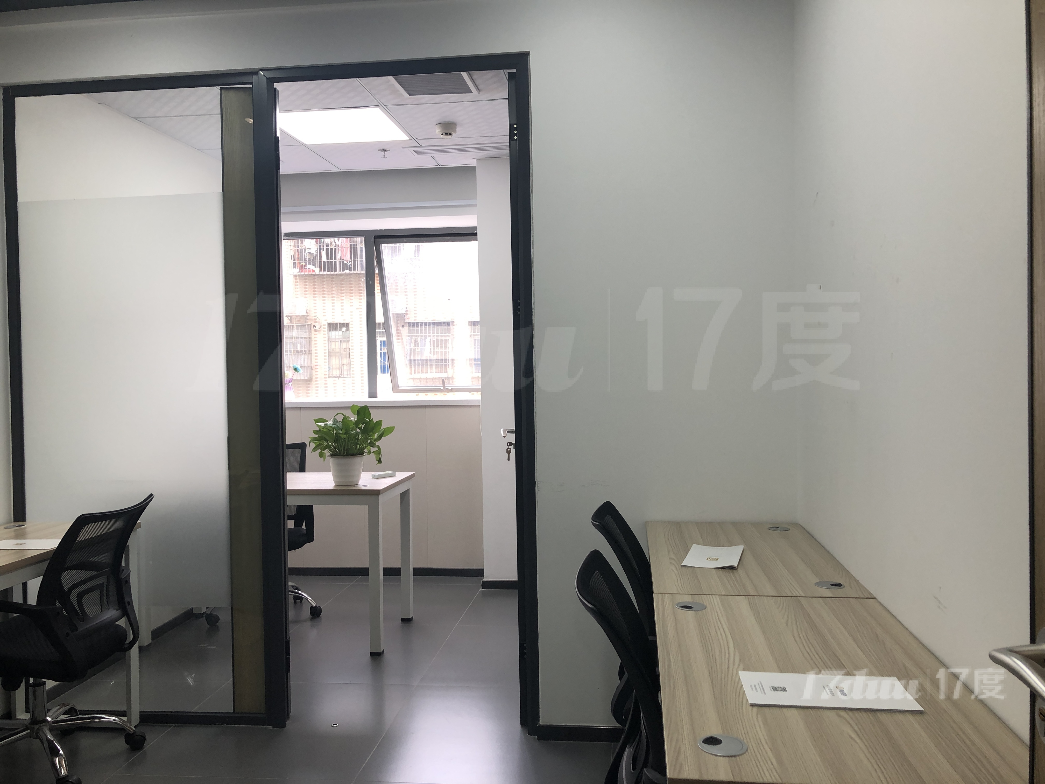 宝安置富广场办公室，精装赠空调