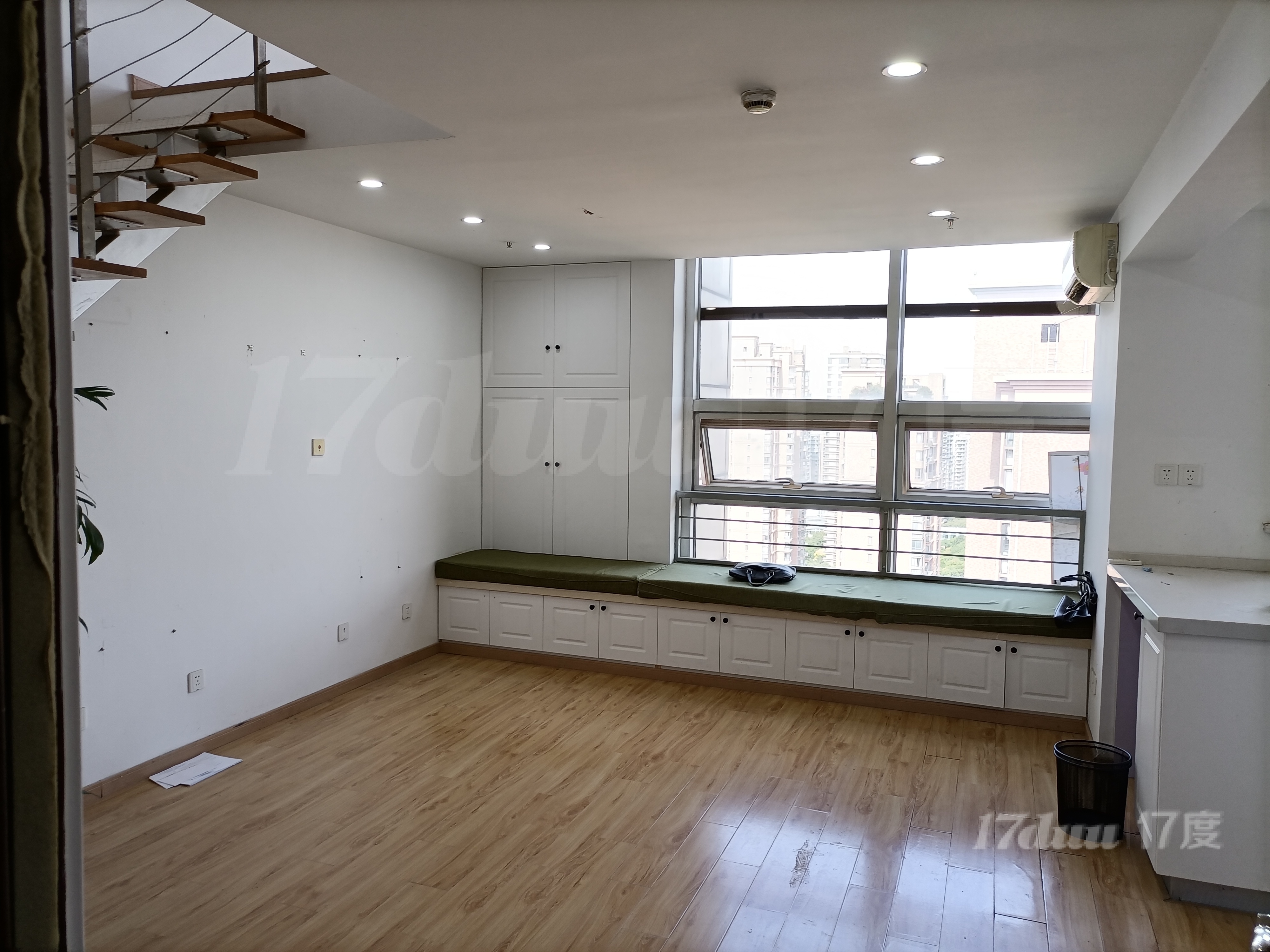 （地铁口商住两用办公出租）可营业丨loft装修丨带上下水