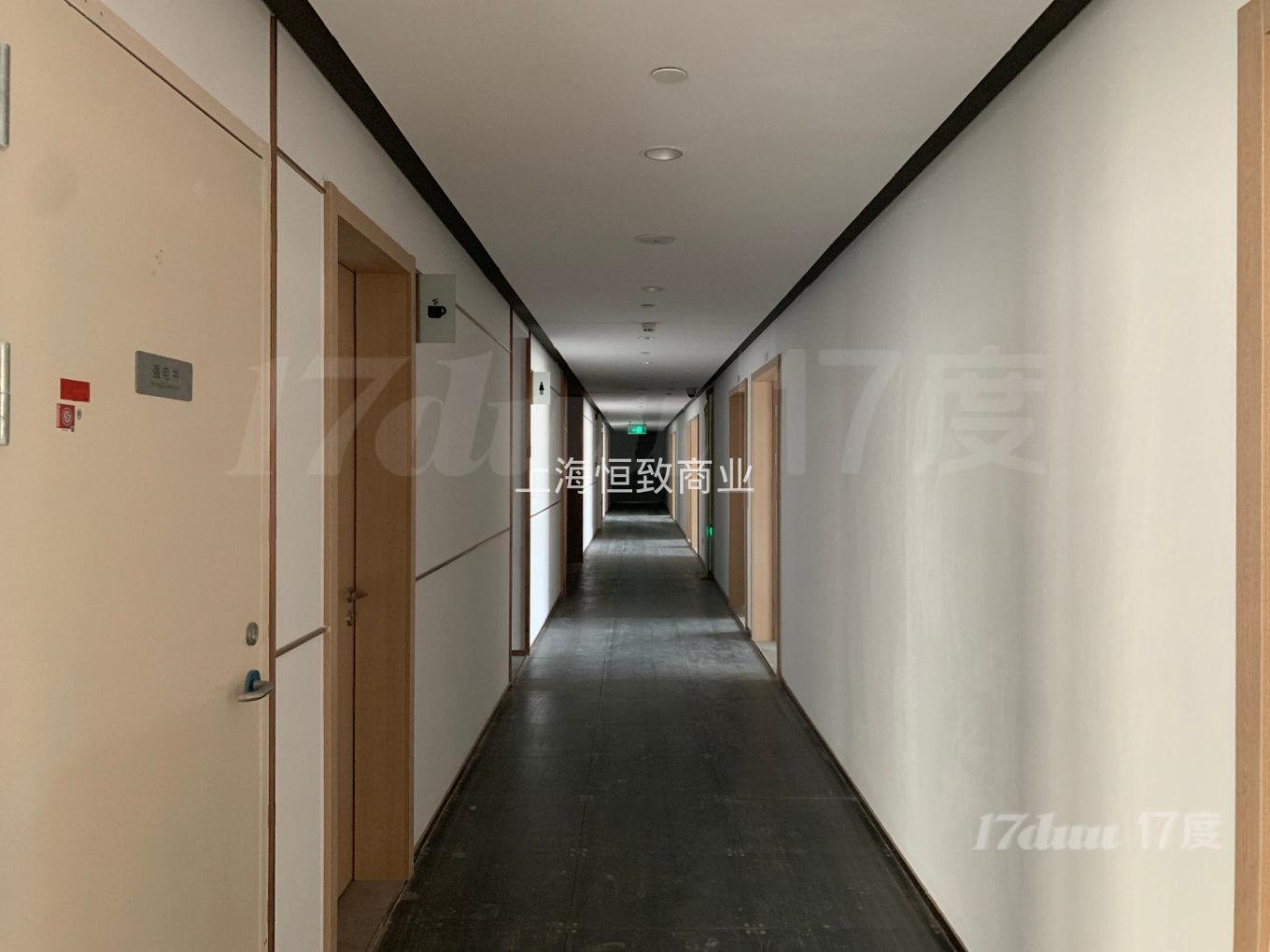 特价！11号线嘉定新城地铁口免租三个月万达写字楼