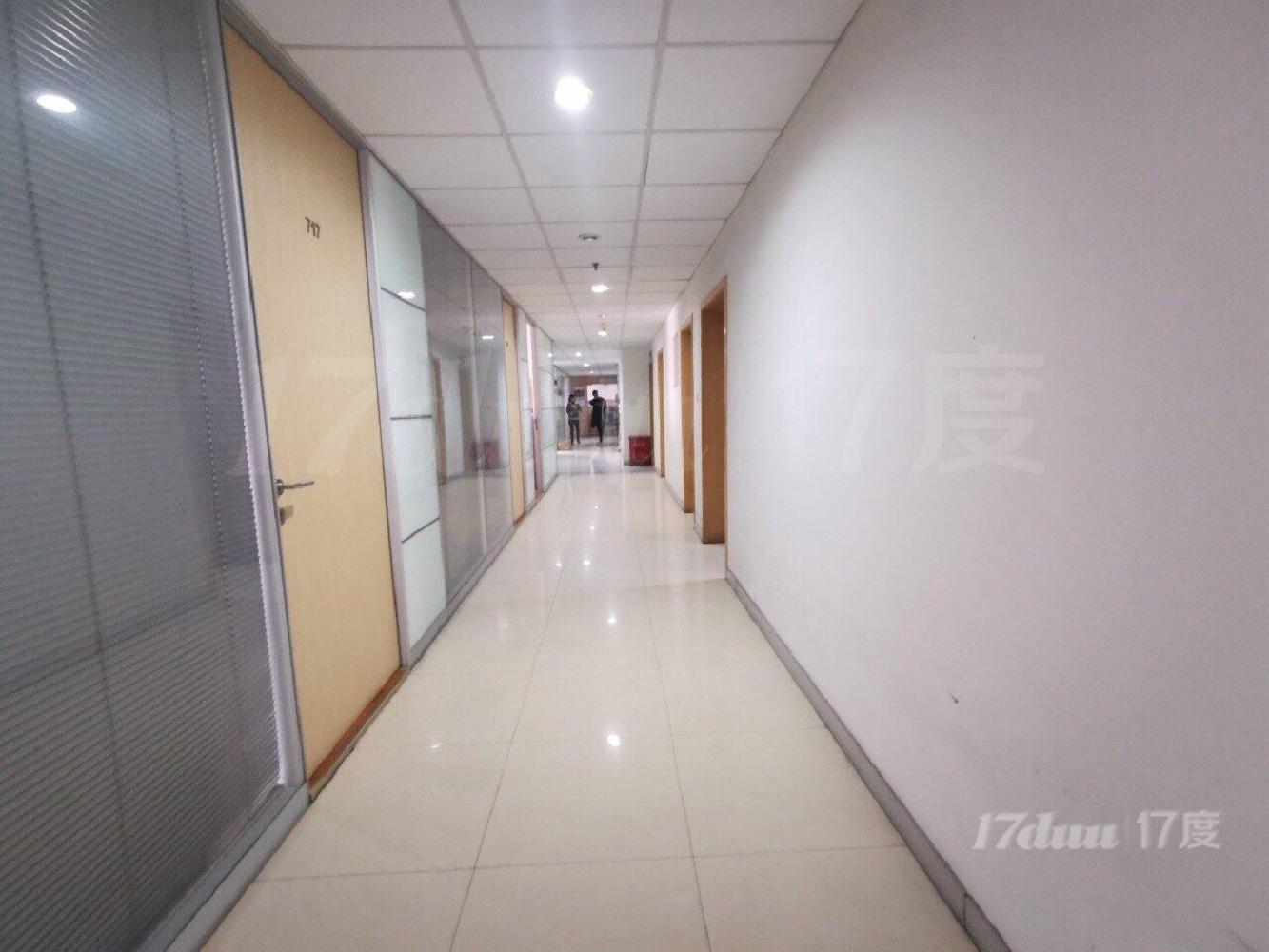 中友中谊580至50平面积皆有，户型方正，价格实惠，行业不限