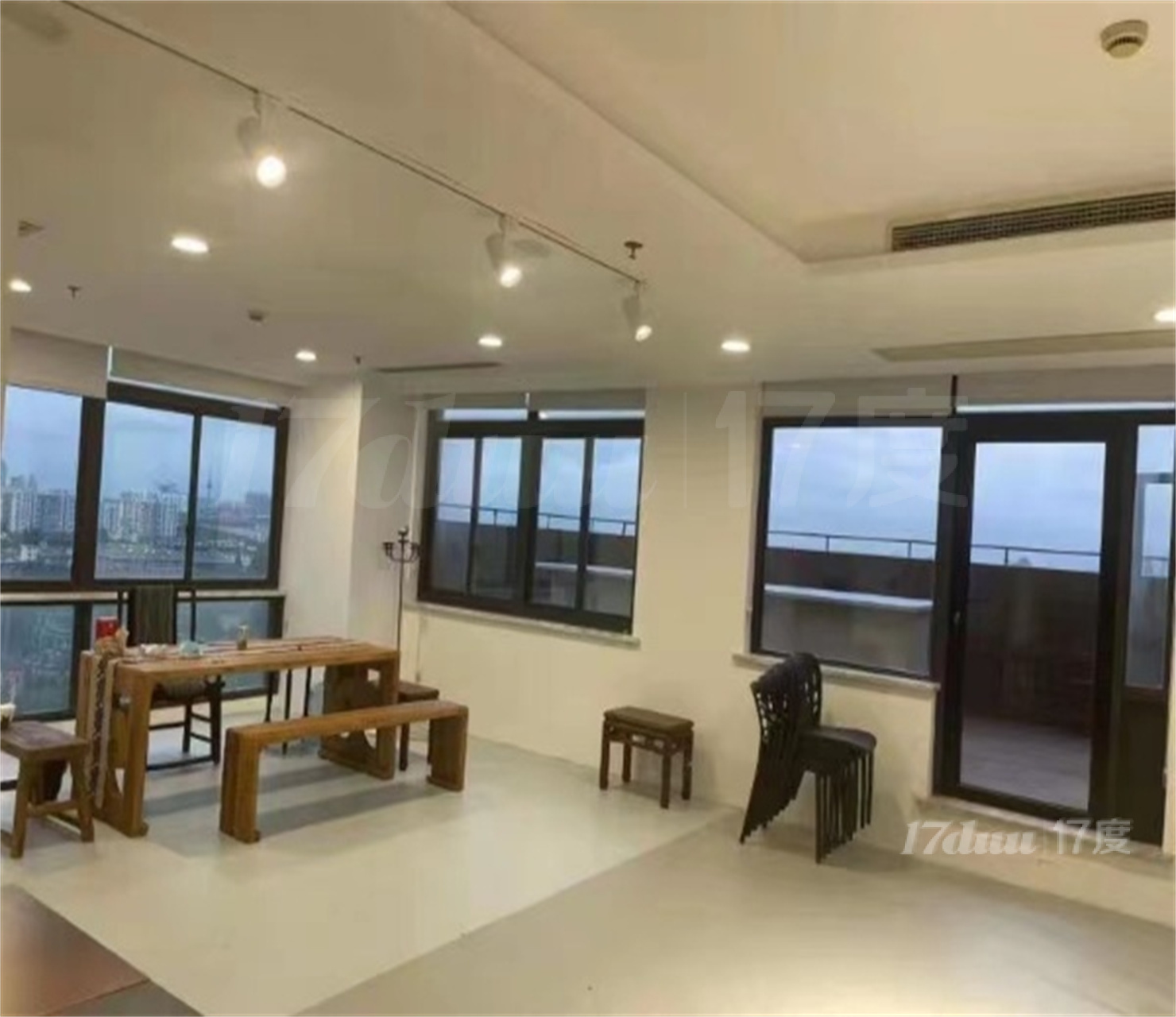 万达商圈，施惠特商业广场330平带露台写字楼出租