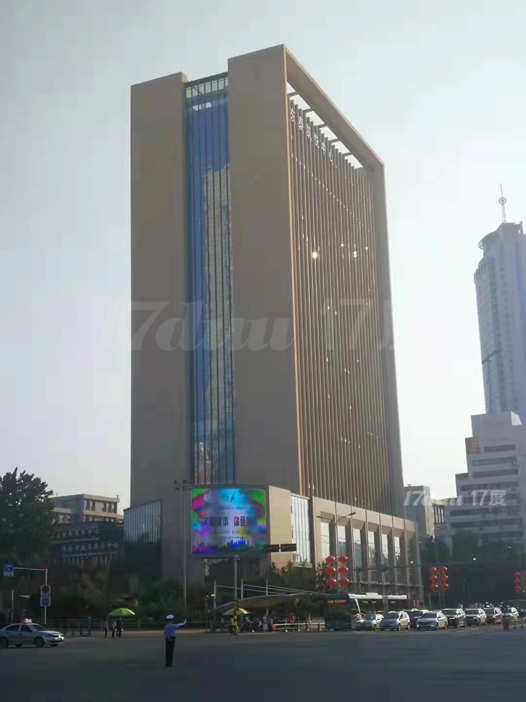 东泰中心豪装办公场地（可分租、按工位租）