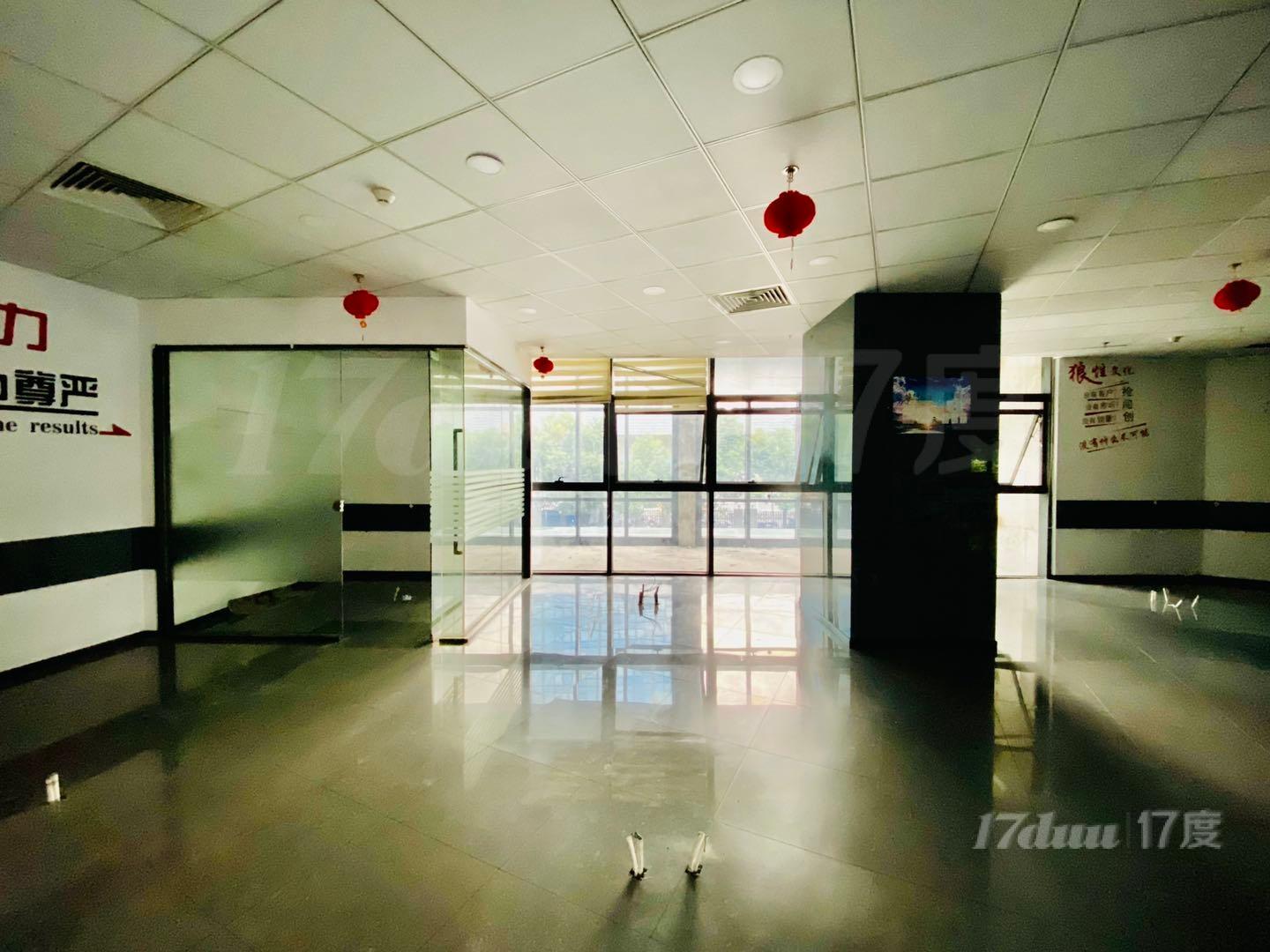 近铁云中心，曹杨路地铁口，户型交通便利，户型方正，好看房