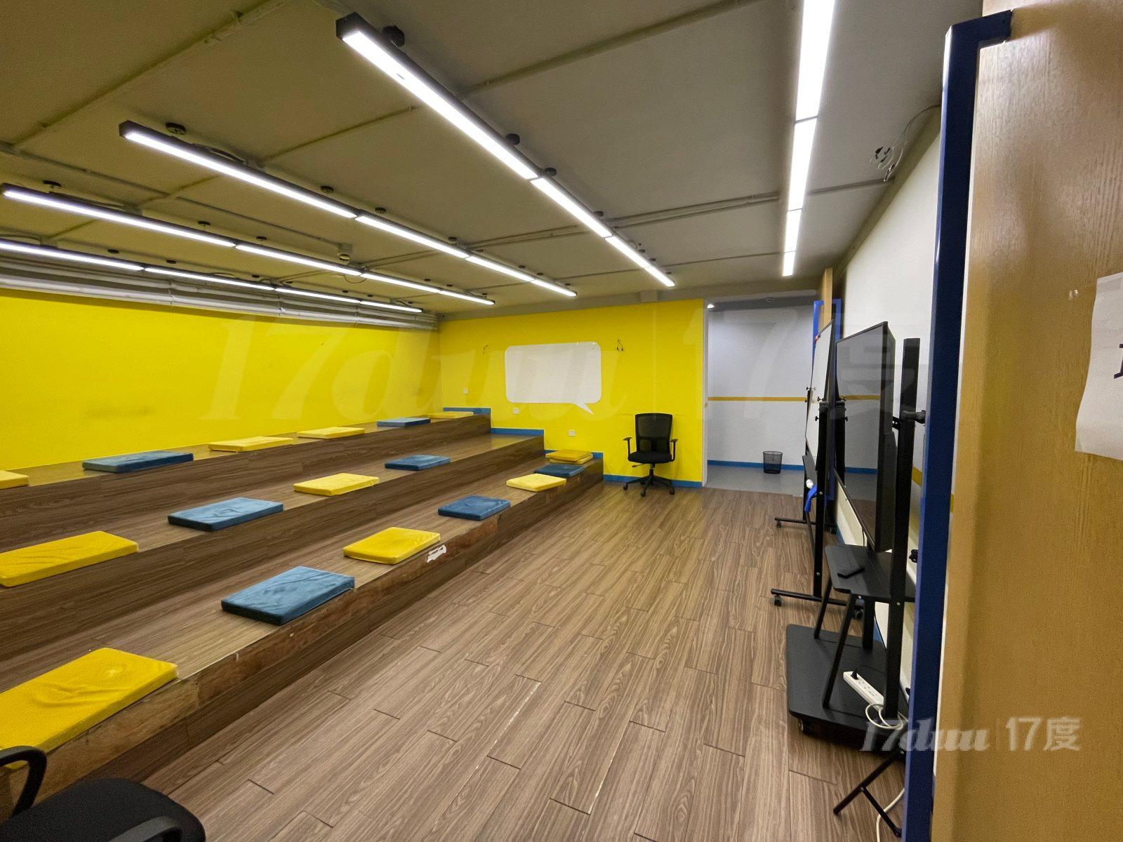 静安8号线中兴路，花园式办公带家具拎包即住，网红街区带露台。