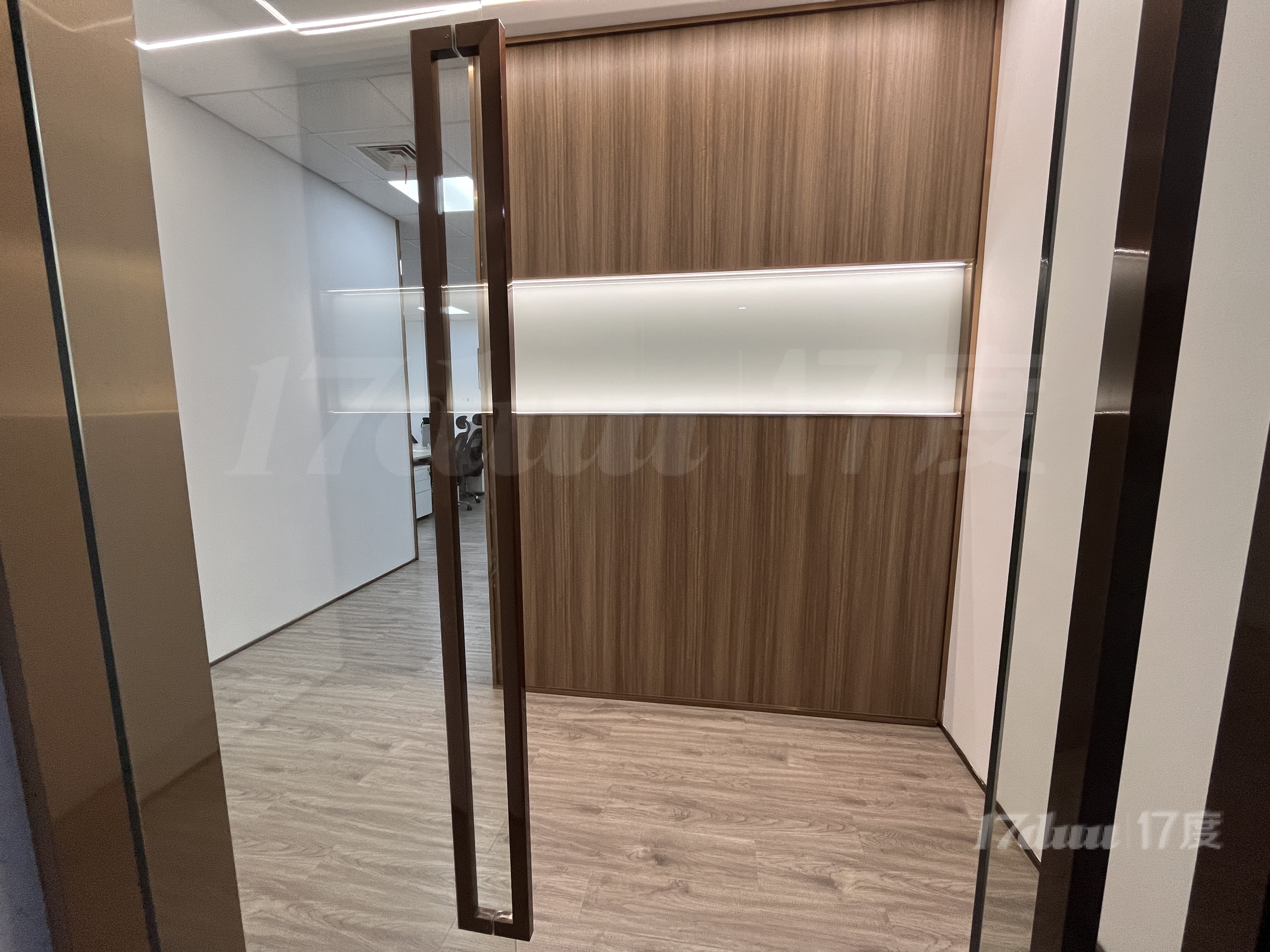大宁广场三期新装带家具，拎包入驻，近音乐广场市北协信