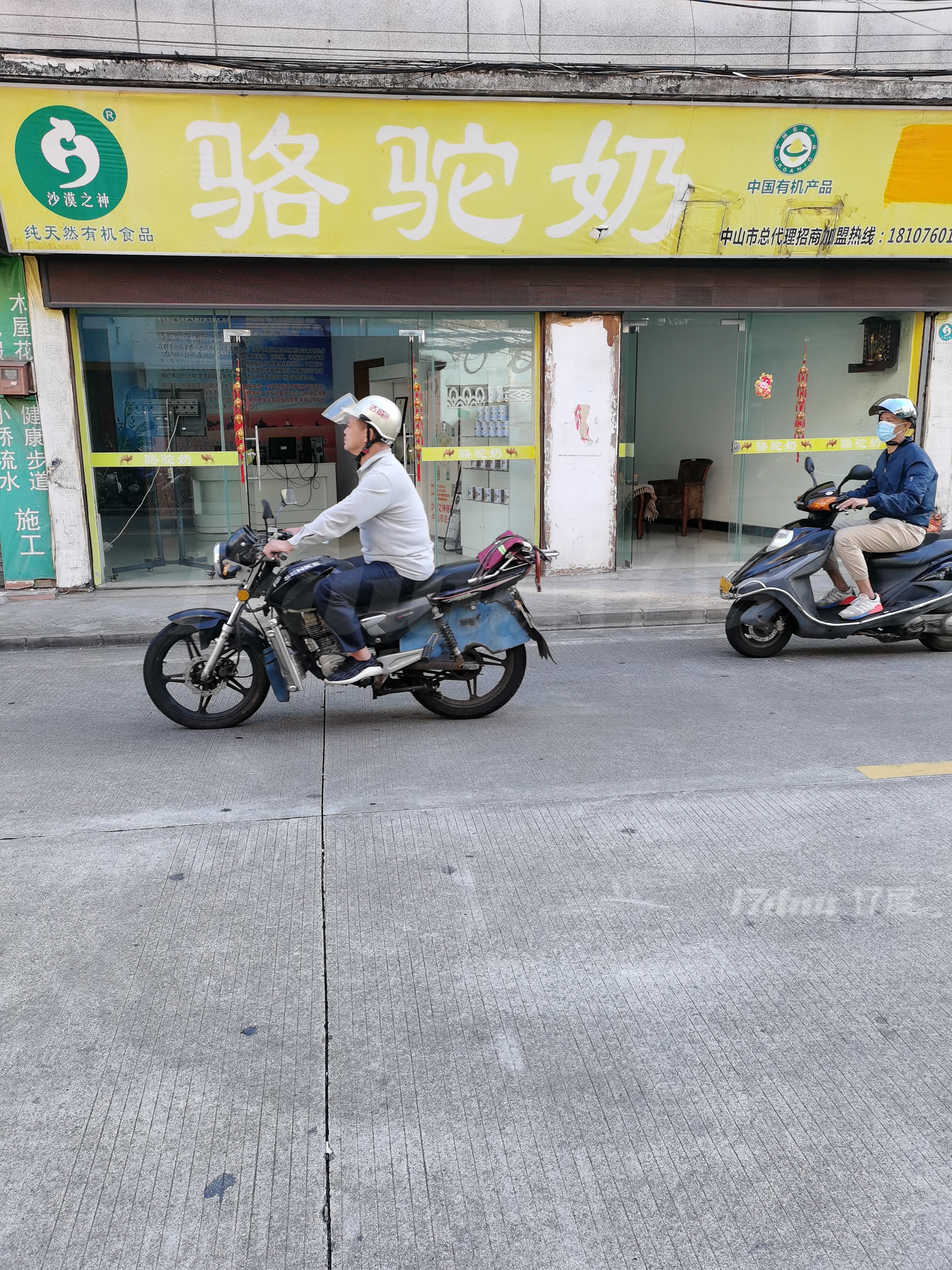 临街旺铺出租：门口有停车位交通方便，旁边是陈星海医院。