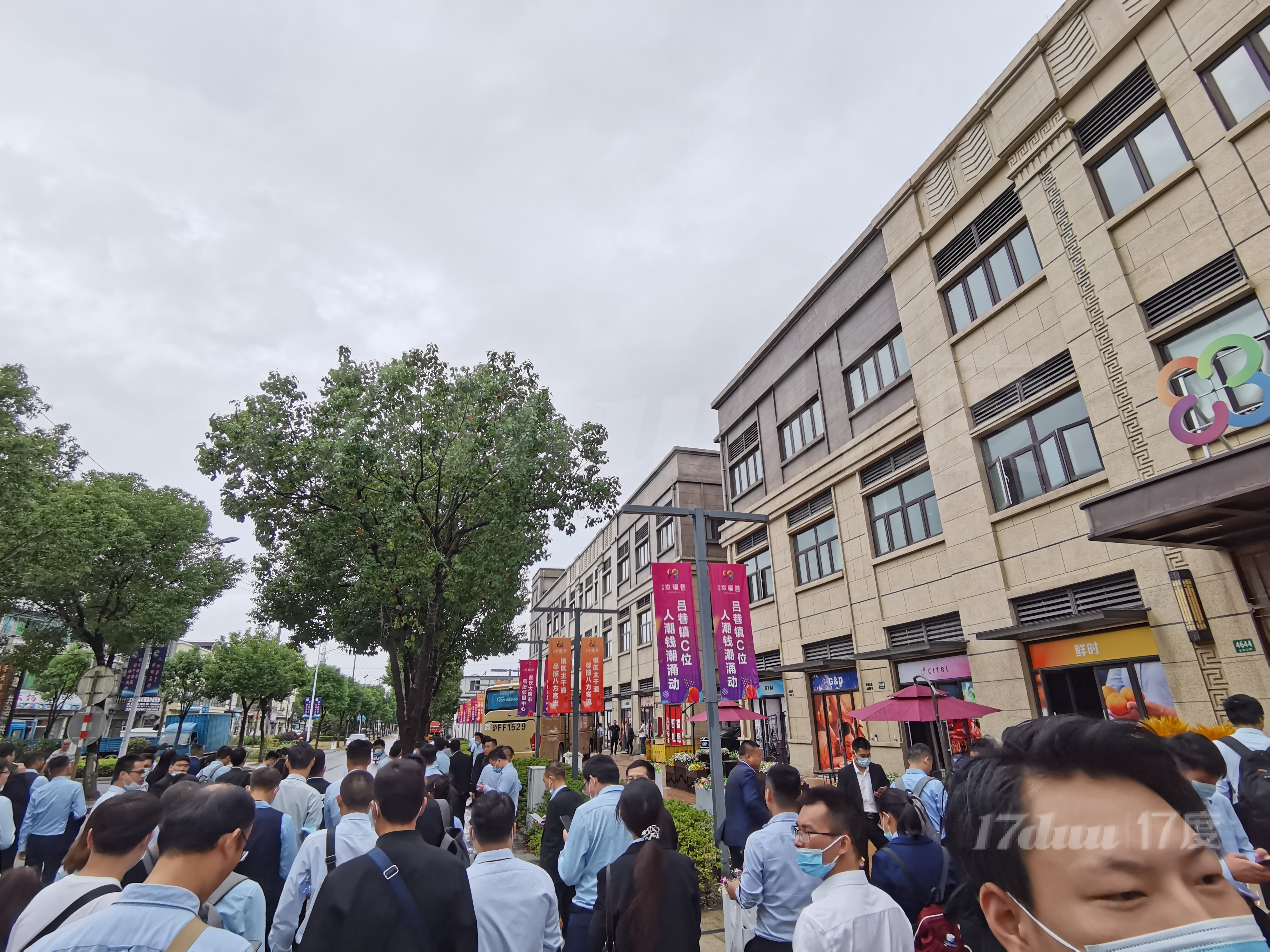 金山吕巷幸?；?，商铺政府支持的项目，乐高乐园旁边 70平起