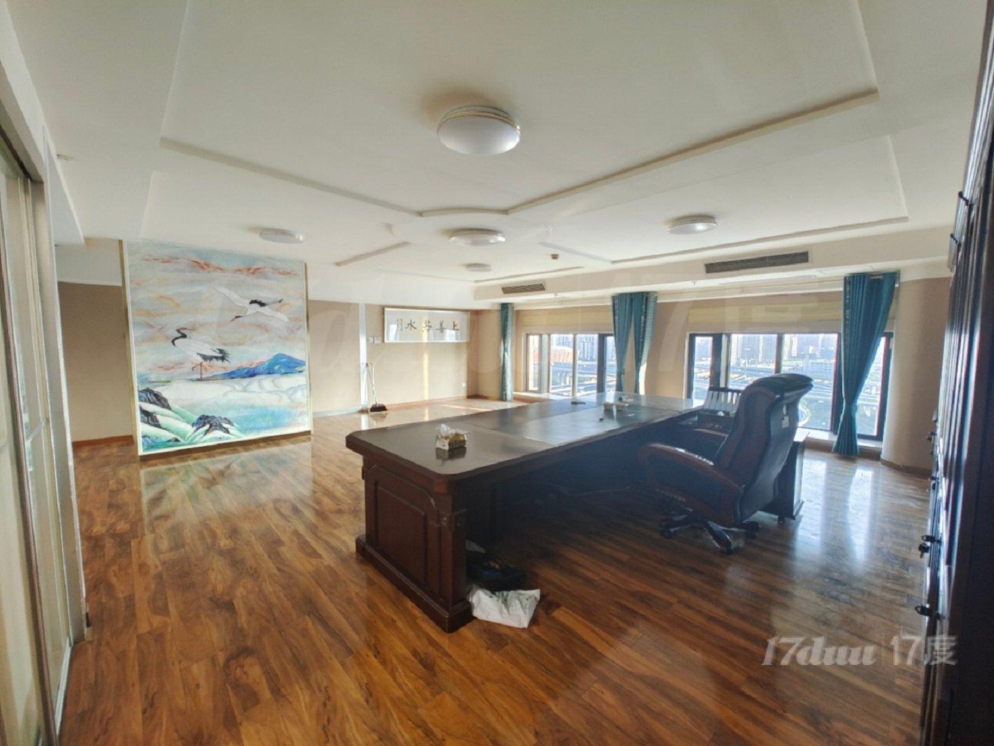 业主直租地铁站直通大楼精装修超大老板间无中介费正朝南