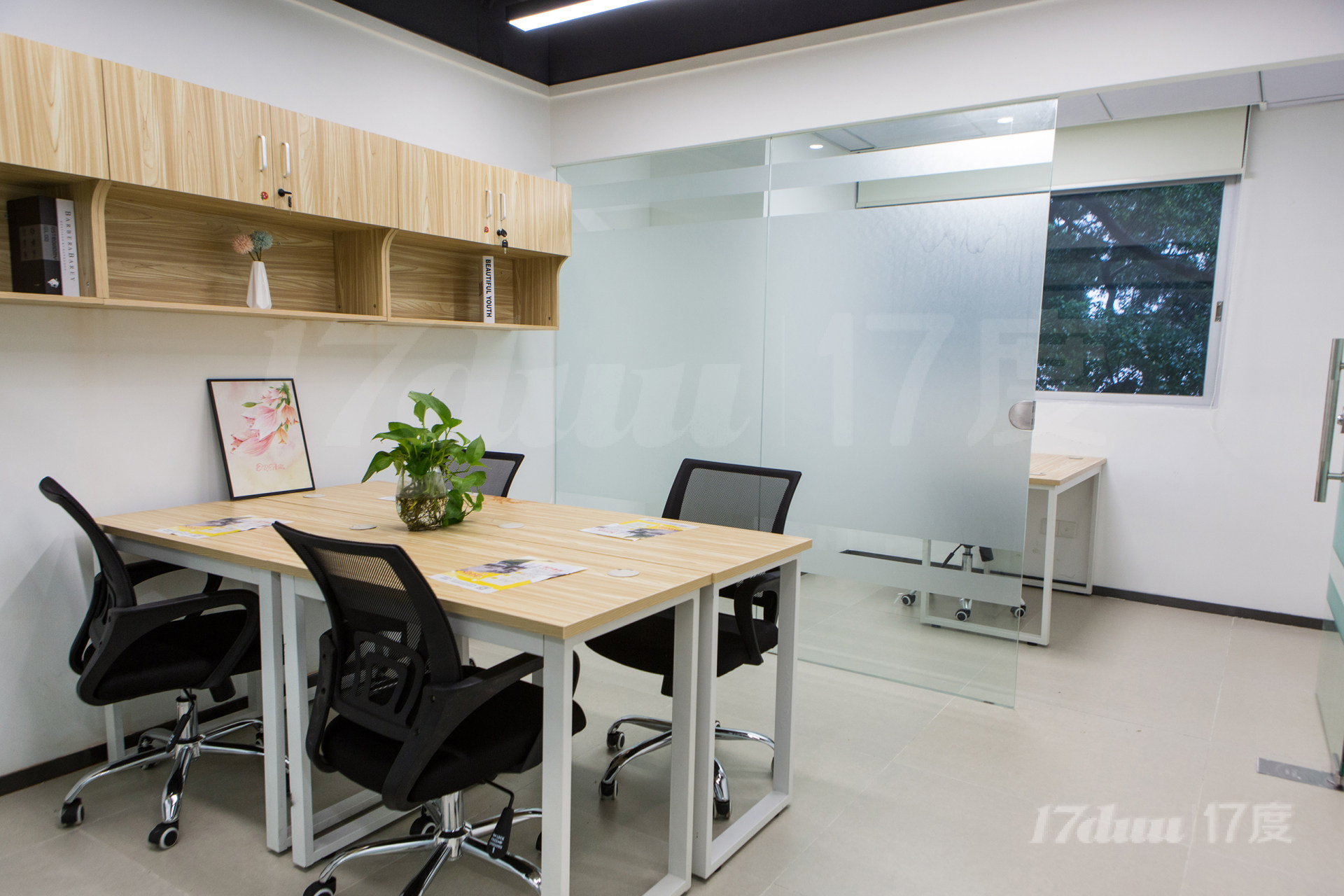 石牌桥精装修6人工位小型办公室全包价2600家具齐全