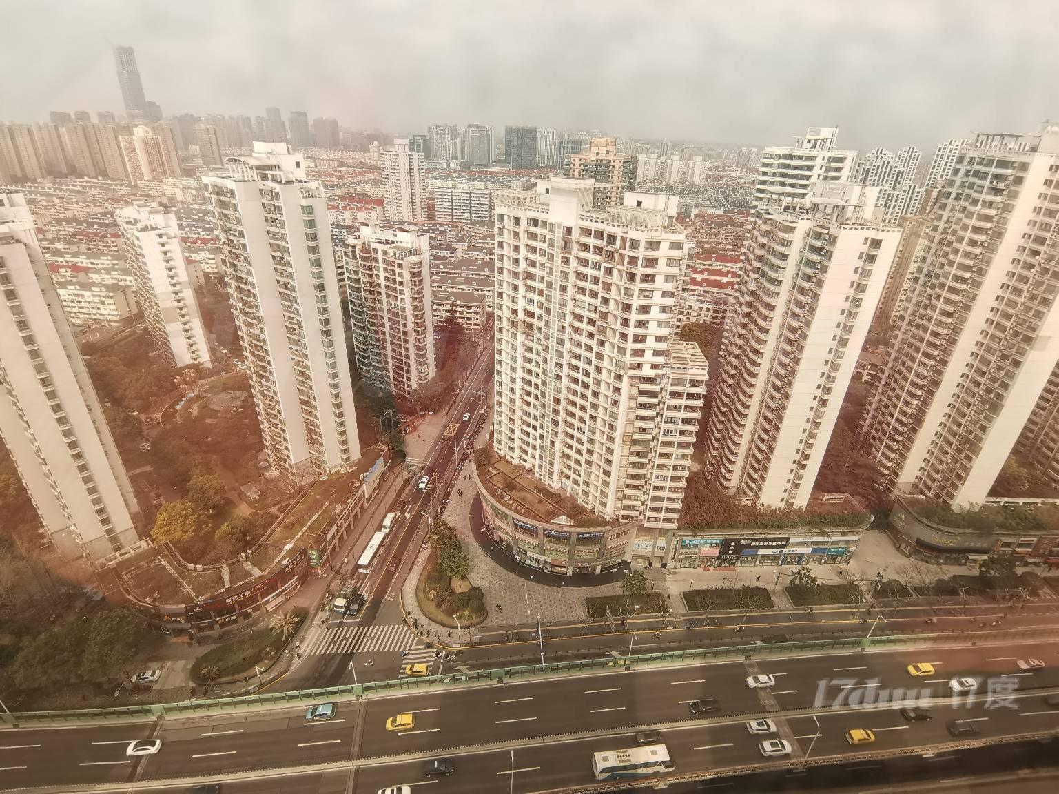 双面采光振源大厦精装70平2隔断高区特价房看房有钥匙直租