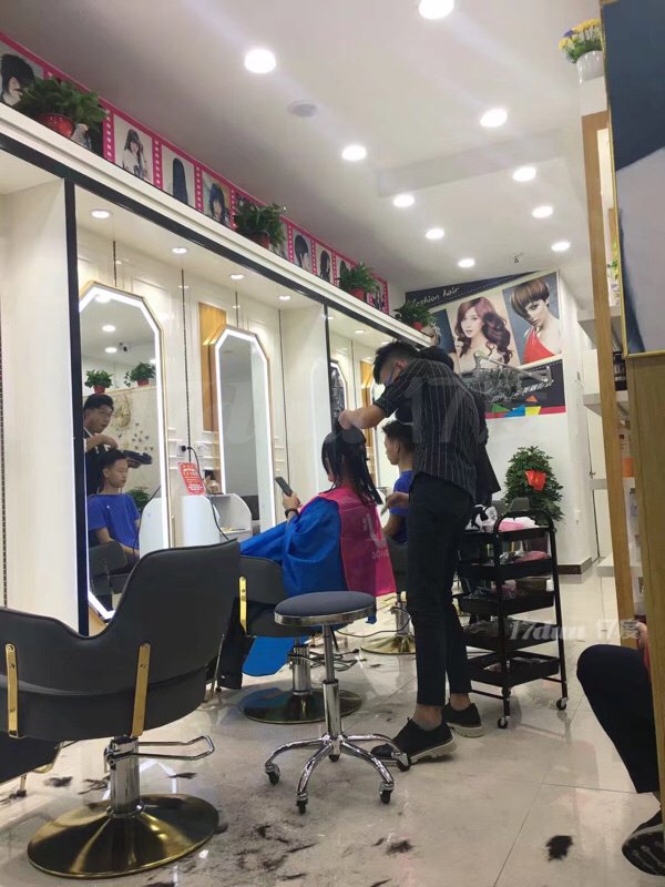 美发店70平方双门面低价转让