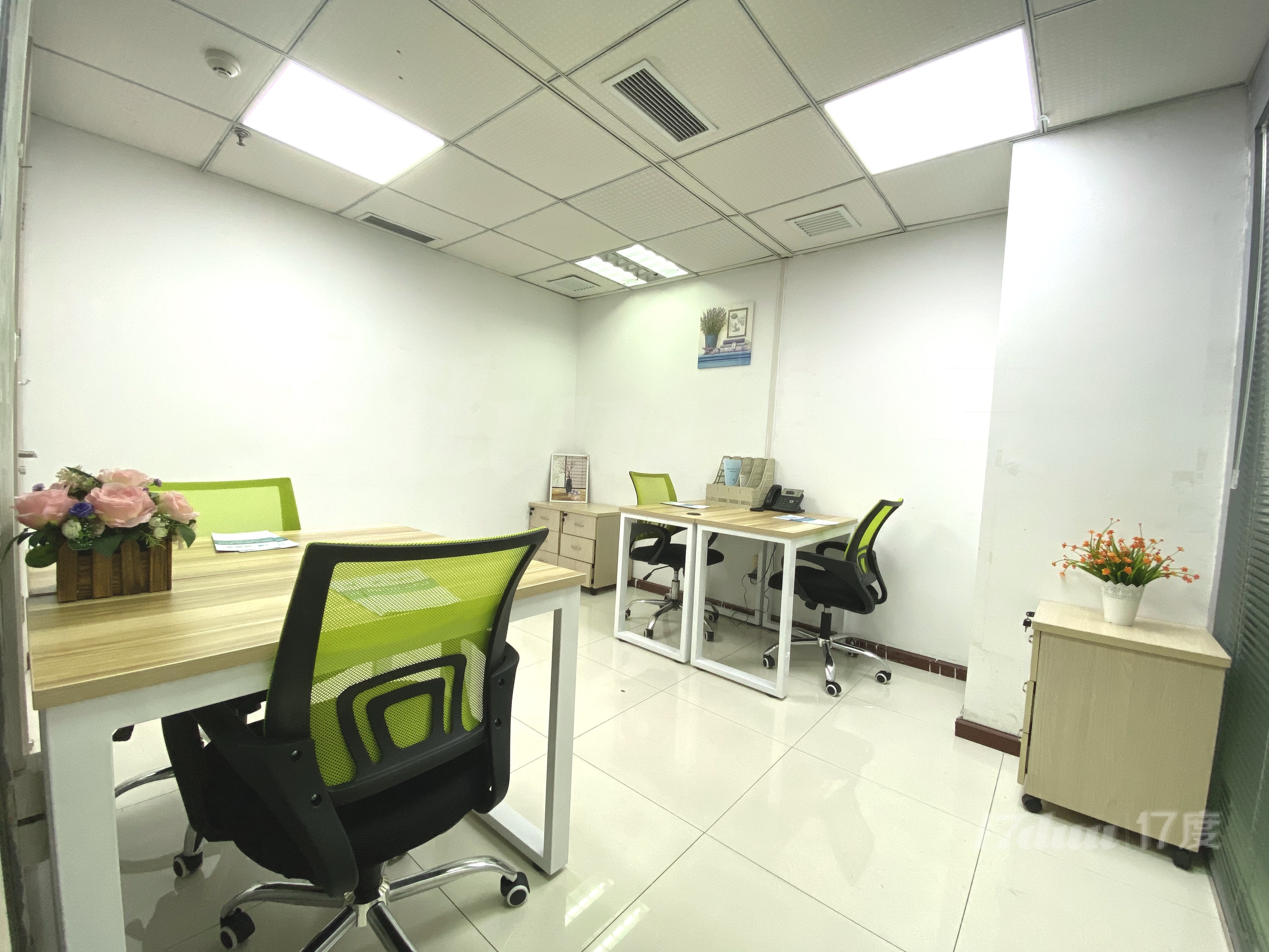 众创空间独立办公室，专为前期1至6人办公提供一站式企业服务