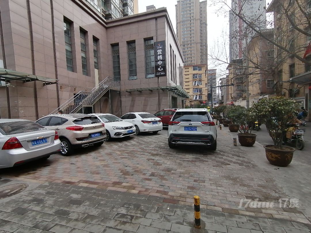 上下俩层可分租，一层单价150面积140.二层单价80