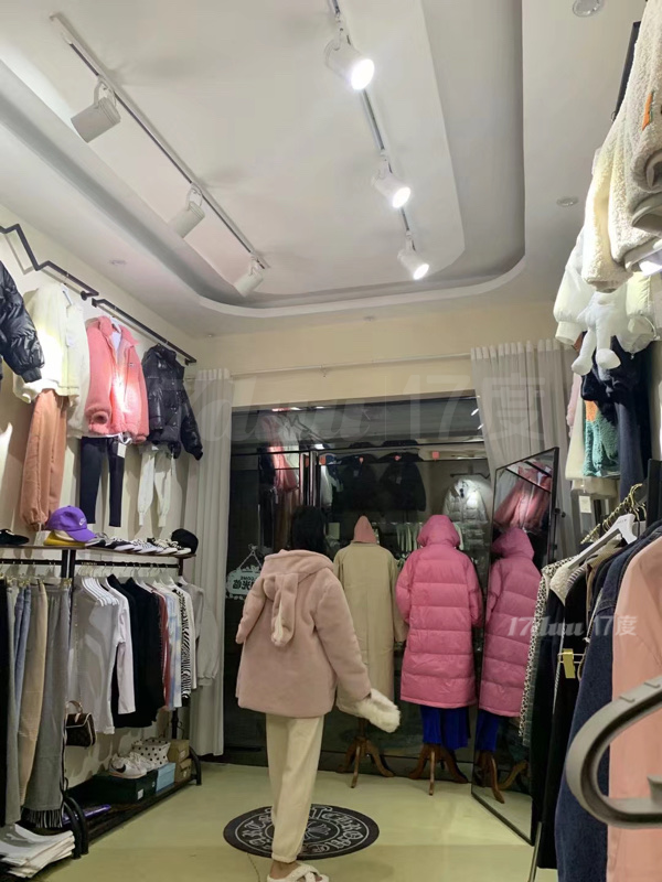 还有一年房租 屋里所有归你