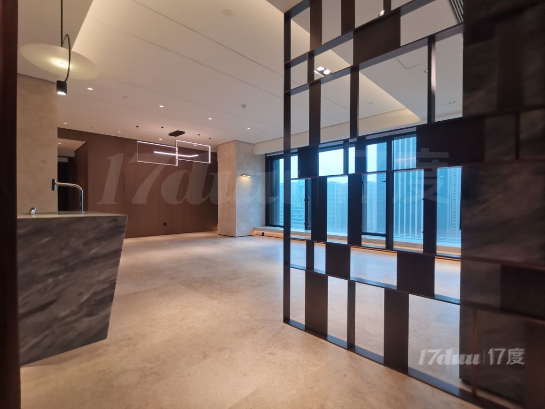 晶科1号 118 平精装带办公家具诚心出租