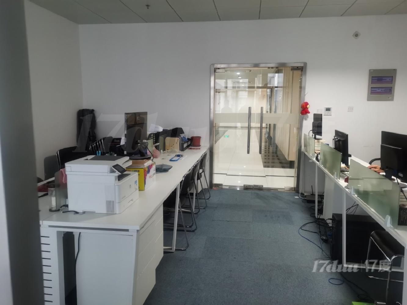 汇融大厦！3轨交汇曹杨路环球港近长城和创落地窗