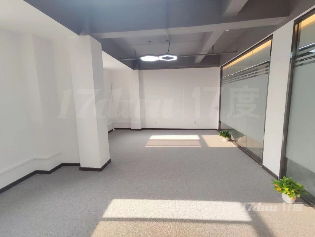 龙华小办公室出租，出红本可银行开户配合勘验场地