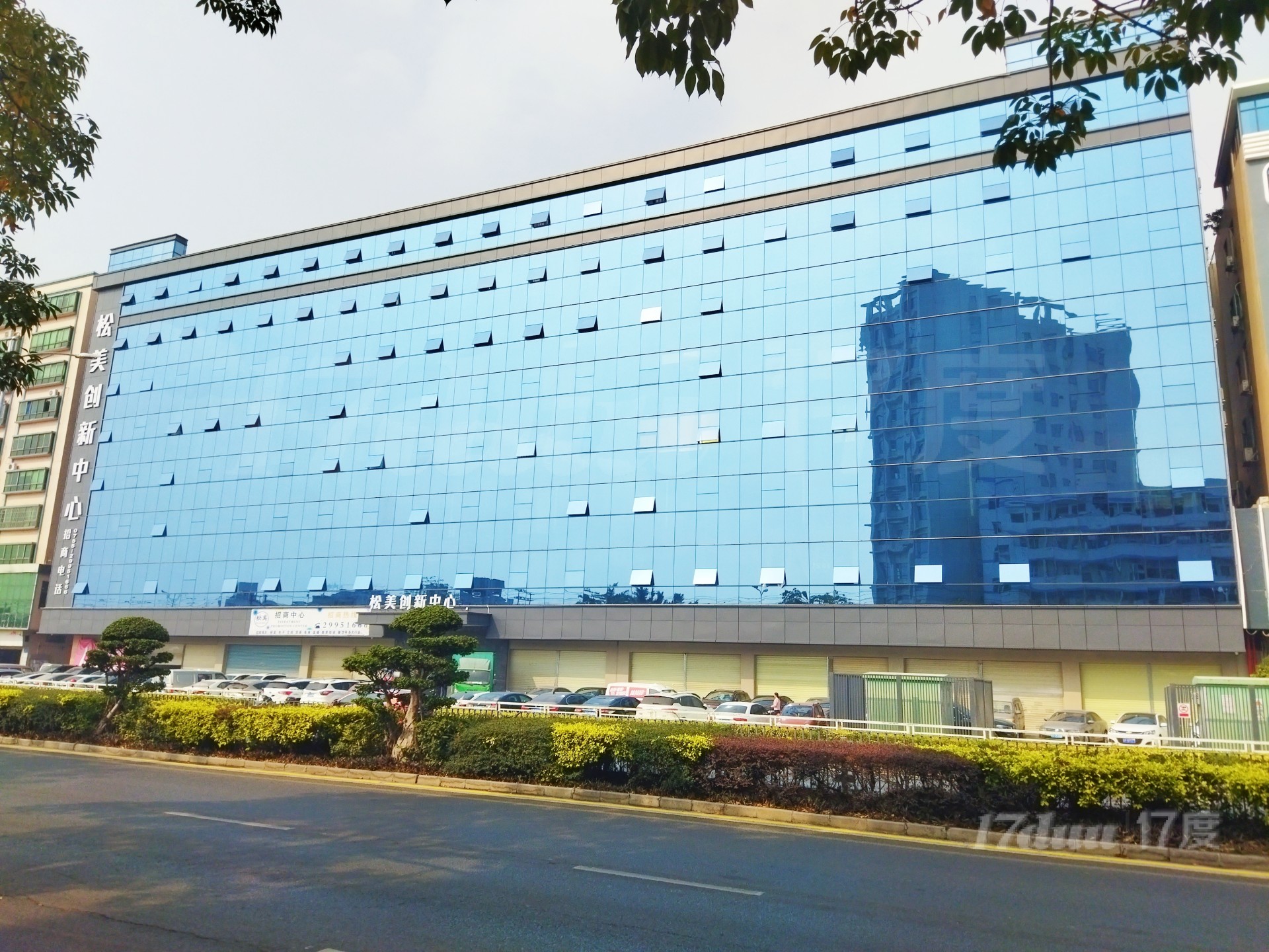 纯玻璃幕墙写字楼带办公家私送红本全包价格配套齐全