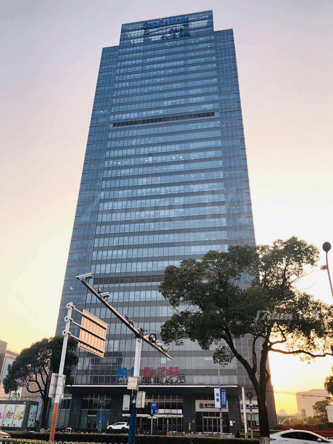 莘庄凯德龙之梦,高区东南朝向 300平 带全新家具