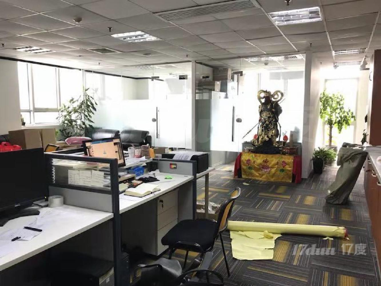 同普大厦 独栋整层写字楼招租 精装修创意园风格带隔断工位。