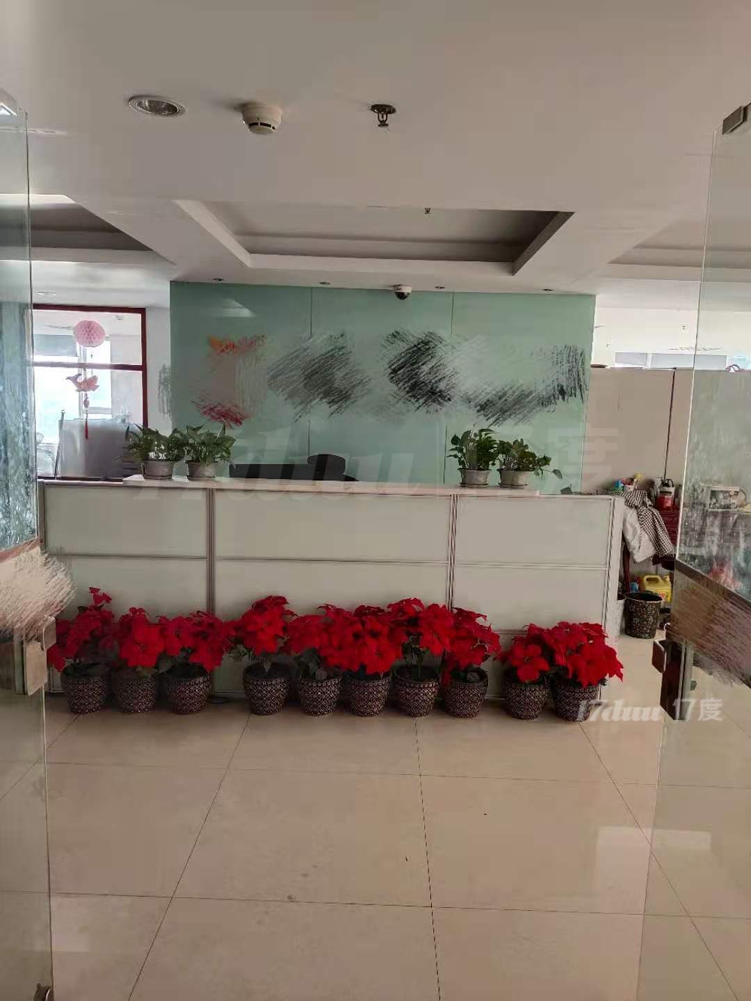 五号线地铁口，精装修，领包入驻