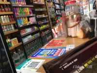 小区入口便利店便宜急转