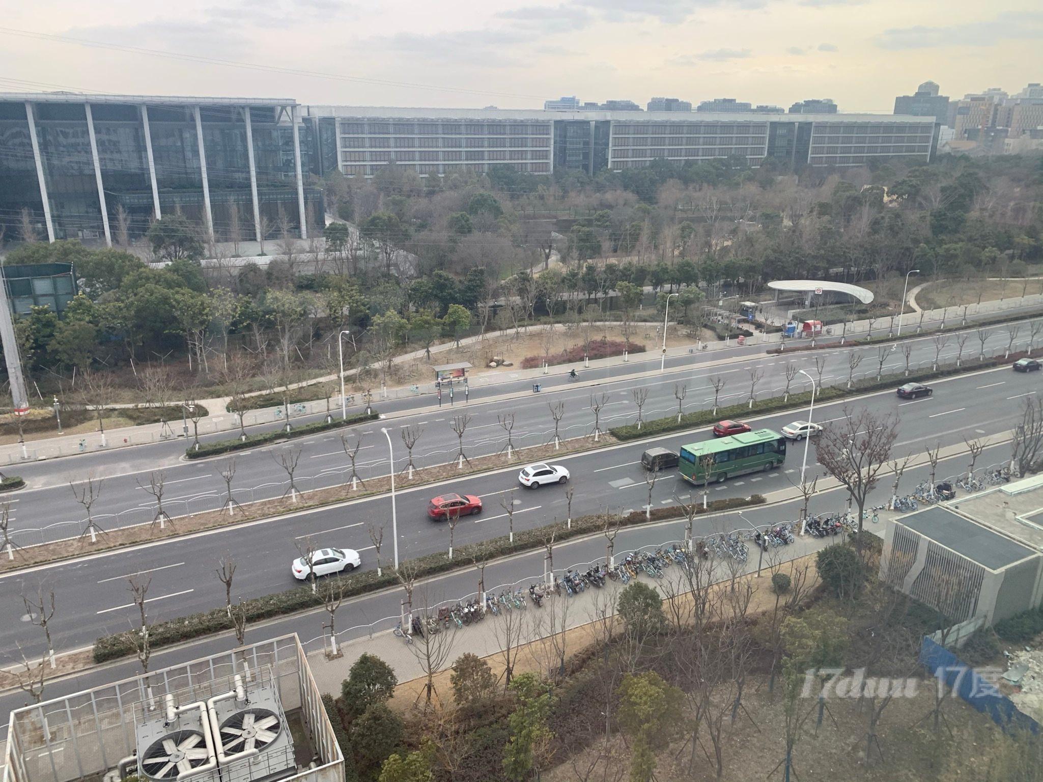 金桥全新写字楼浦发江程广场63平米精装带家具地铁站