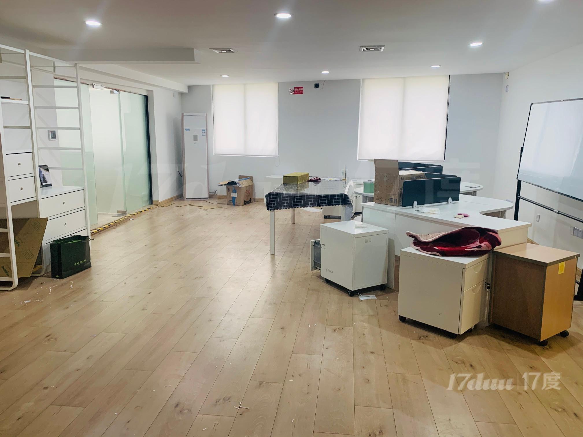 2号线南京西路地铁口沿街商铺招租带水接受营业美容健身