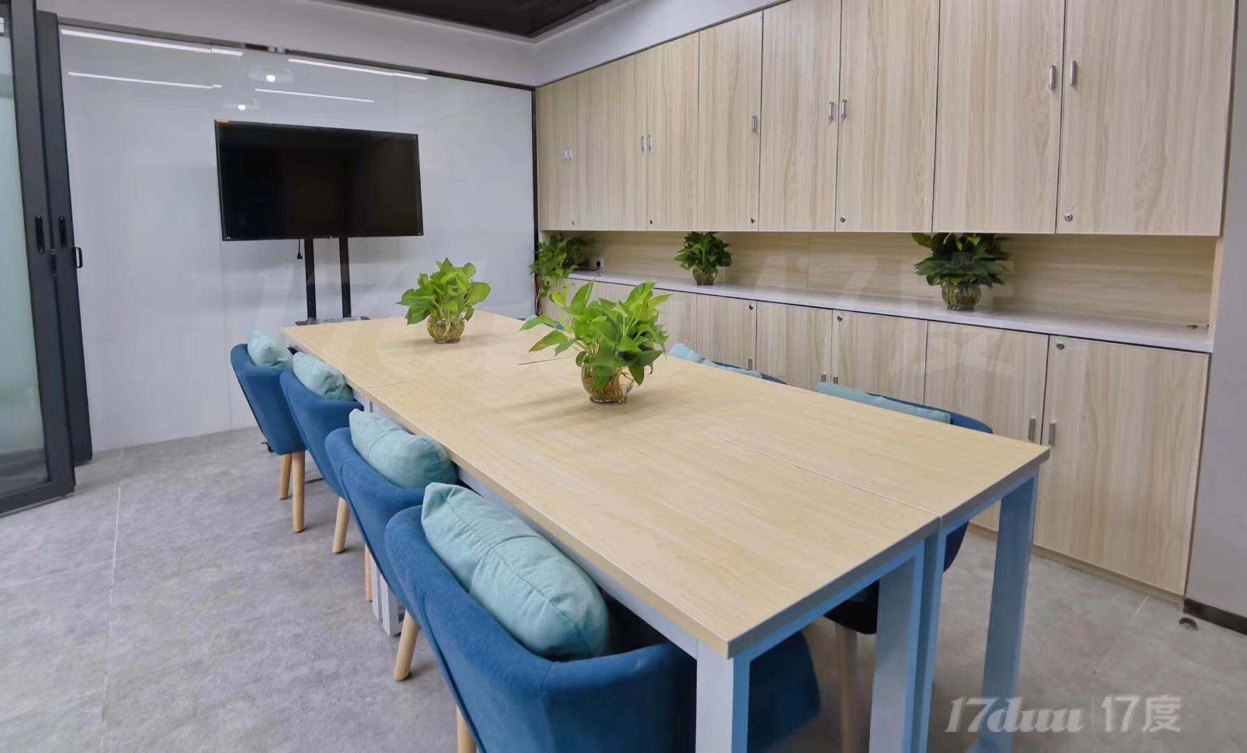 中华广场大型多功能会议室出租，全新装修，火热抢租