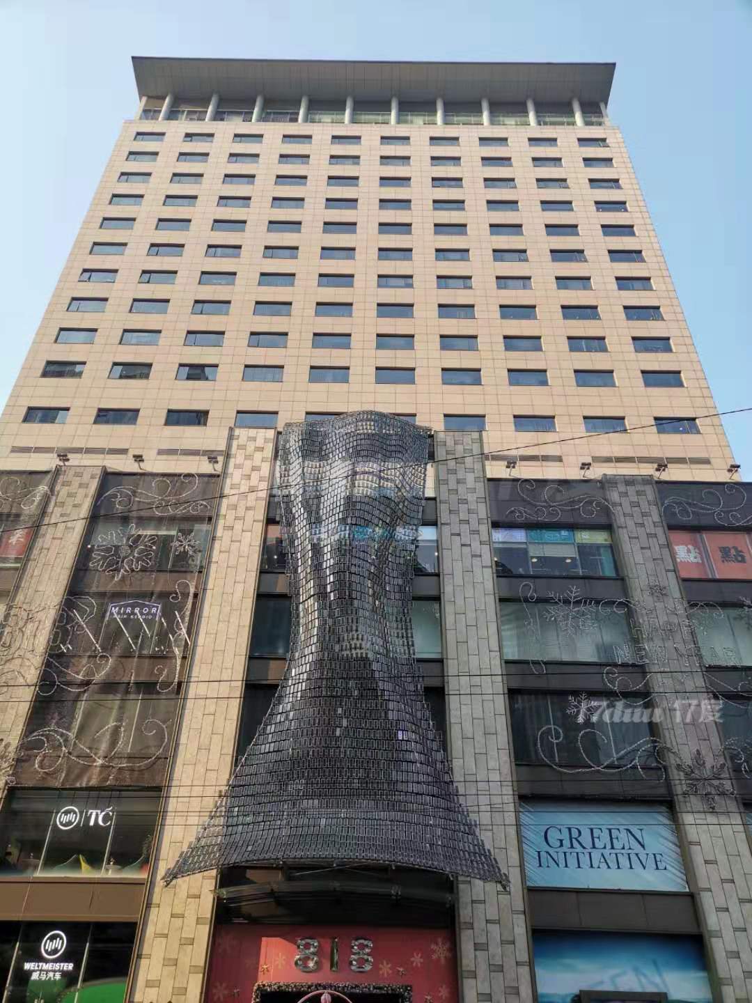 地铁三轨南京西路站，长春藤运通朝南200平米办公室，中创大厦