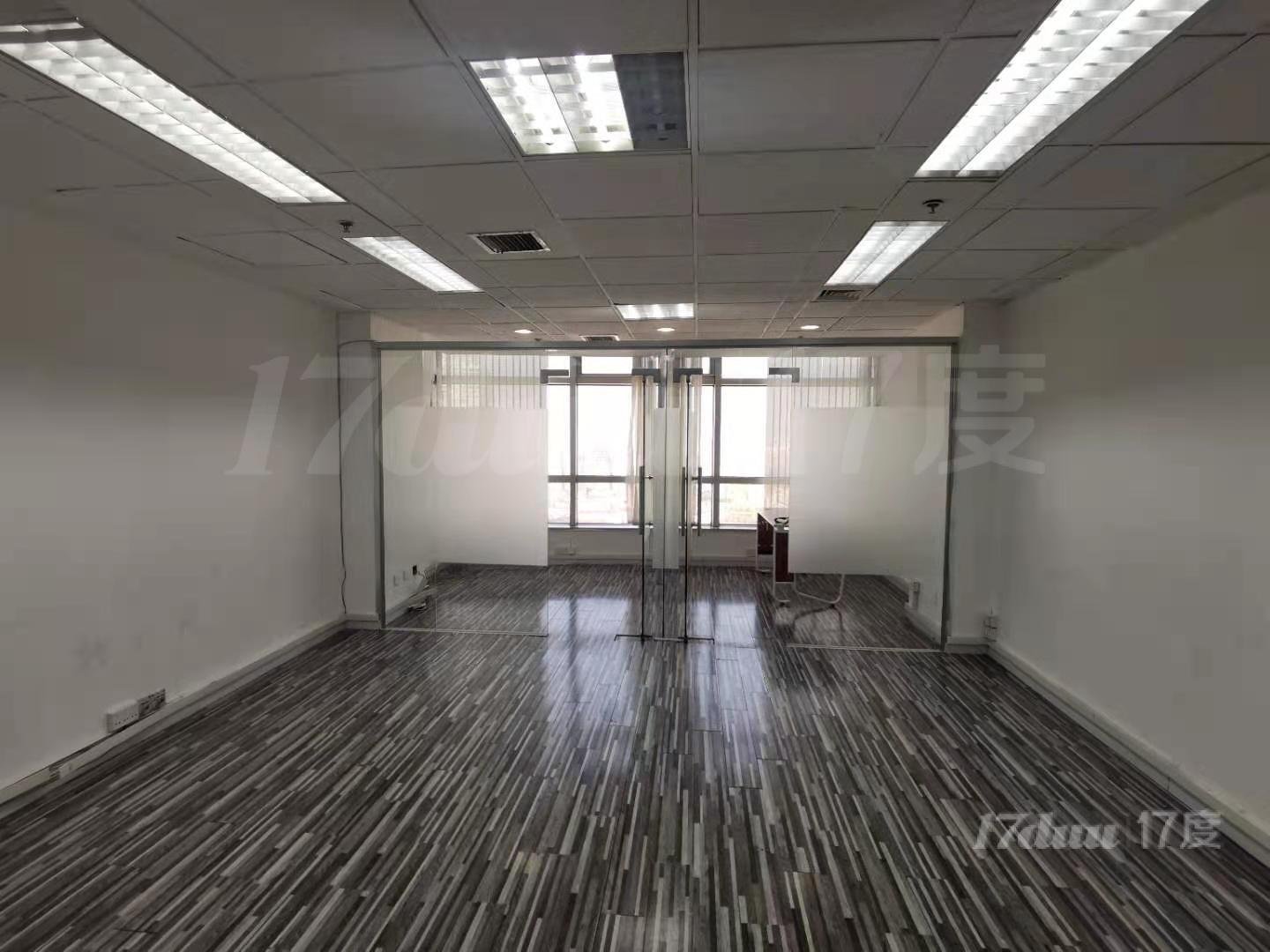 南京西路，仲益大厦，精装办公室 7000元，高区现房，拎包