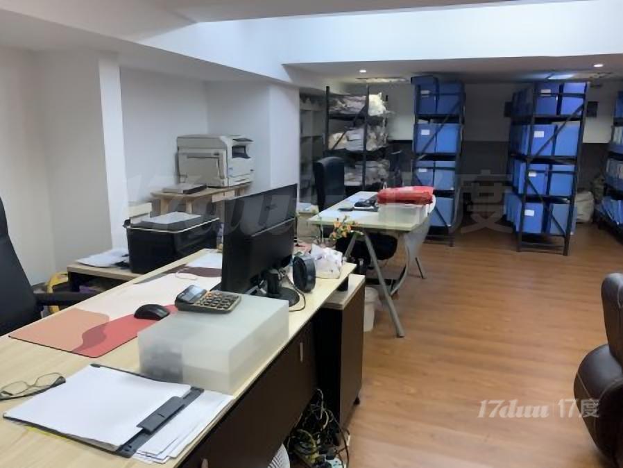 1楼办公室出租，150平复试，简单装修。1.3.4号线