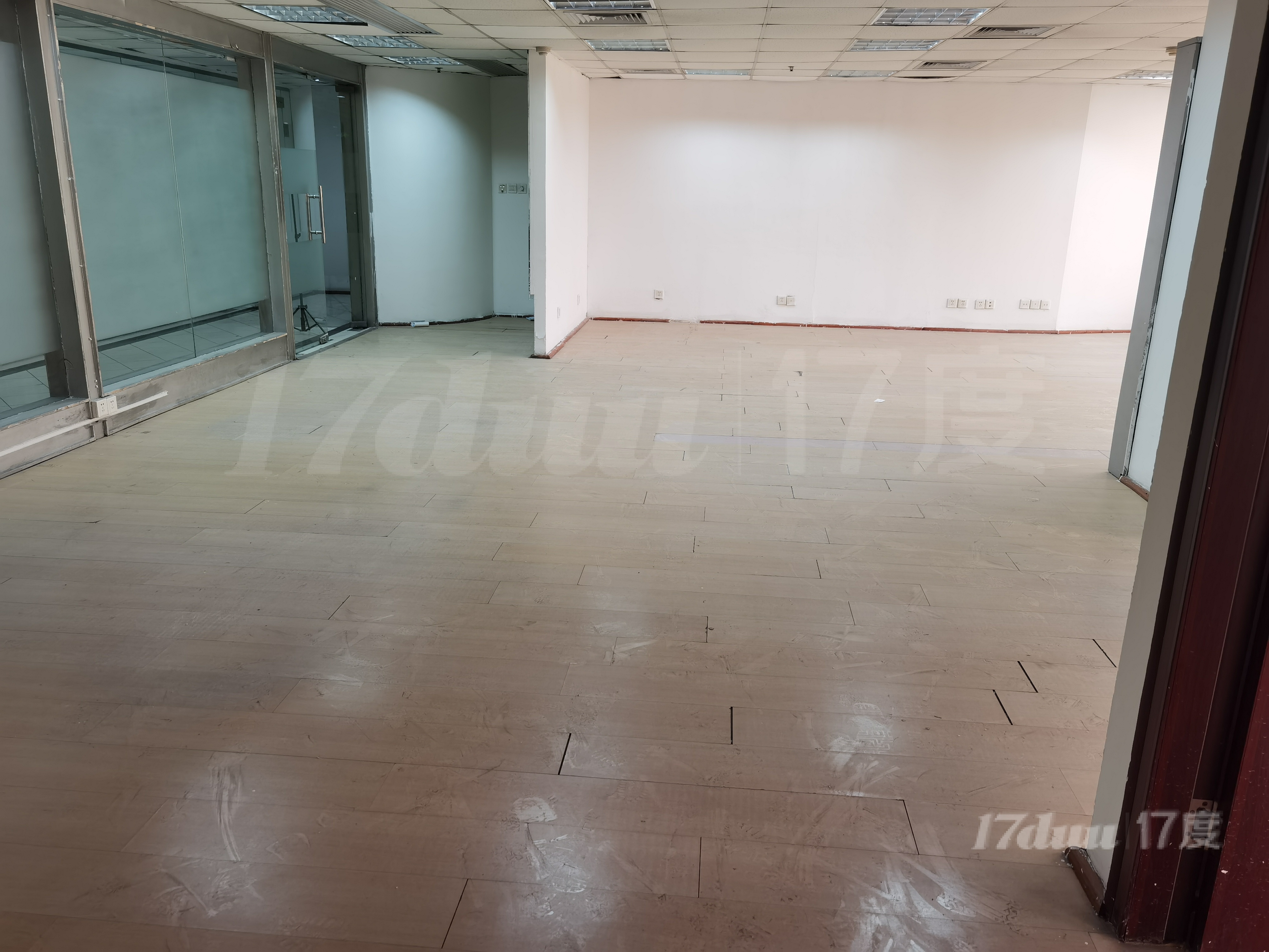 静安新梅大厦丨办公室出租丨全新精装修丨房型方正丨汉中路地铁站