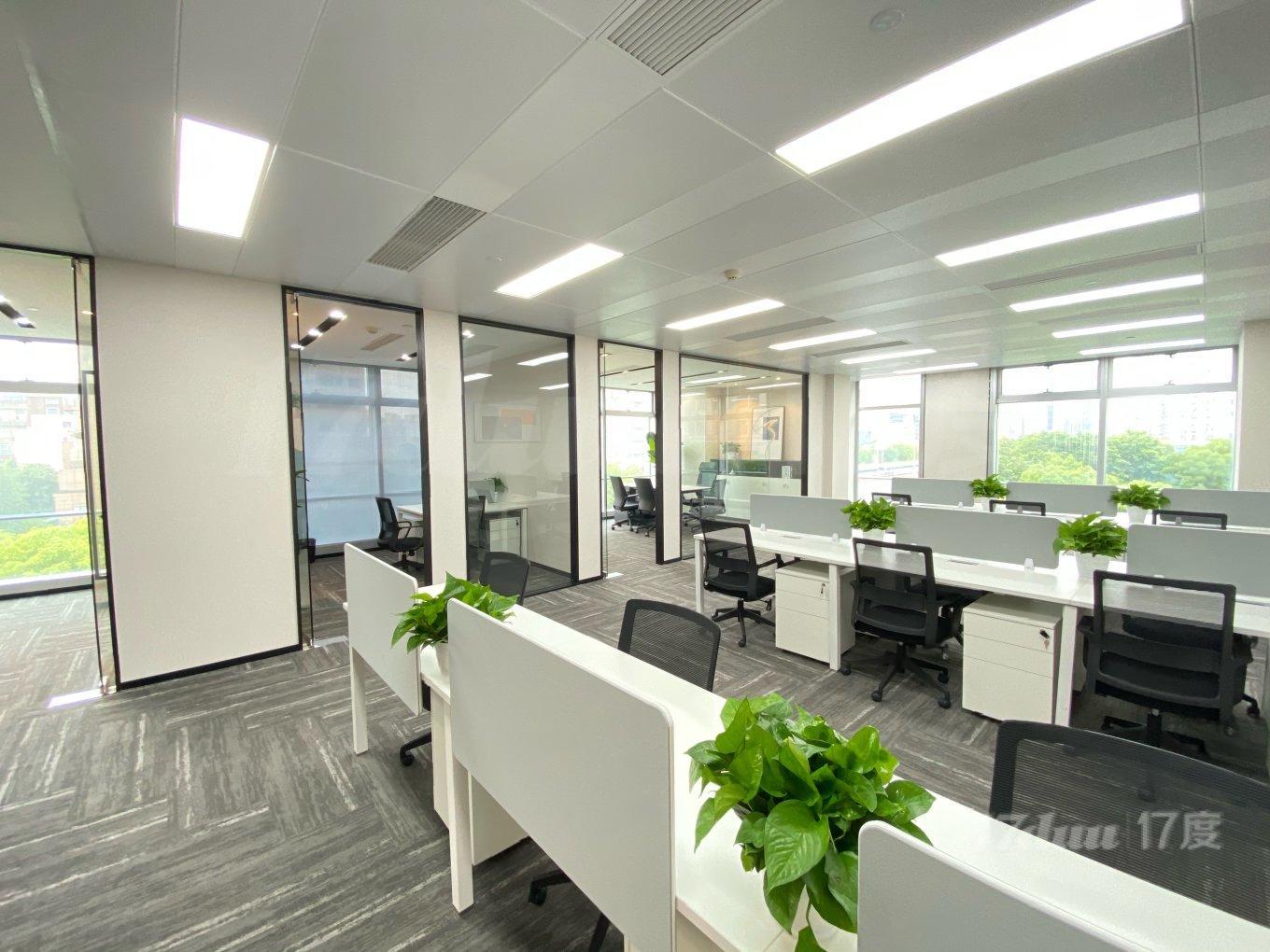 东昌路站，世界广场精装修带家具，随时看房拎包入住