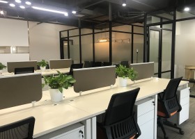 1号线共康路地铁口，150平精装修办公室出租，业主直租！