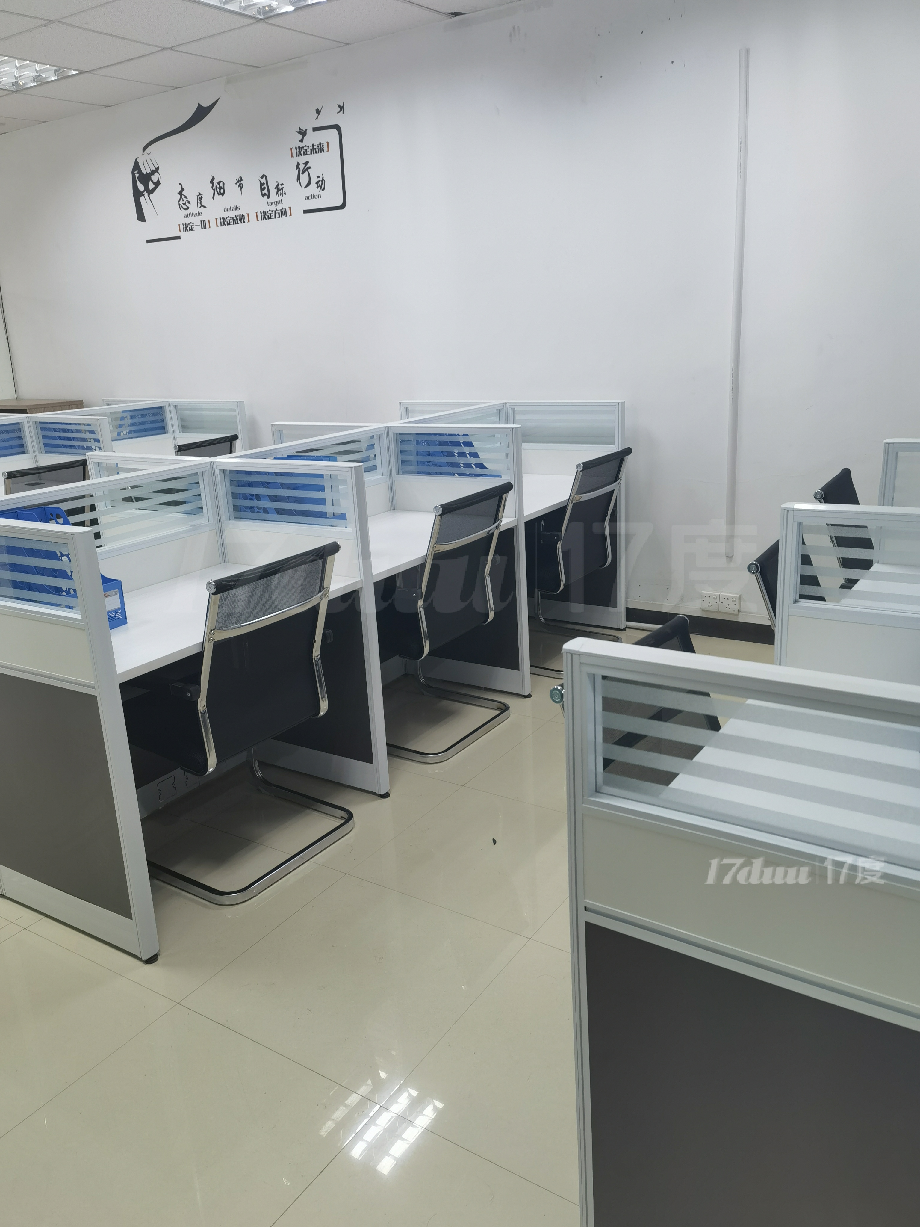 一环边，临近地铁口，交通方便