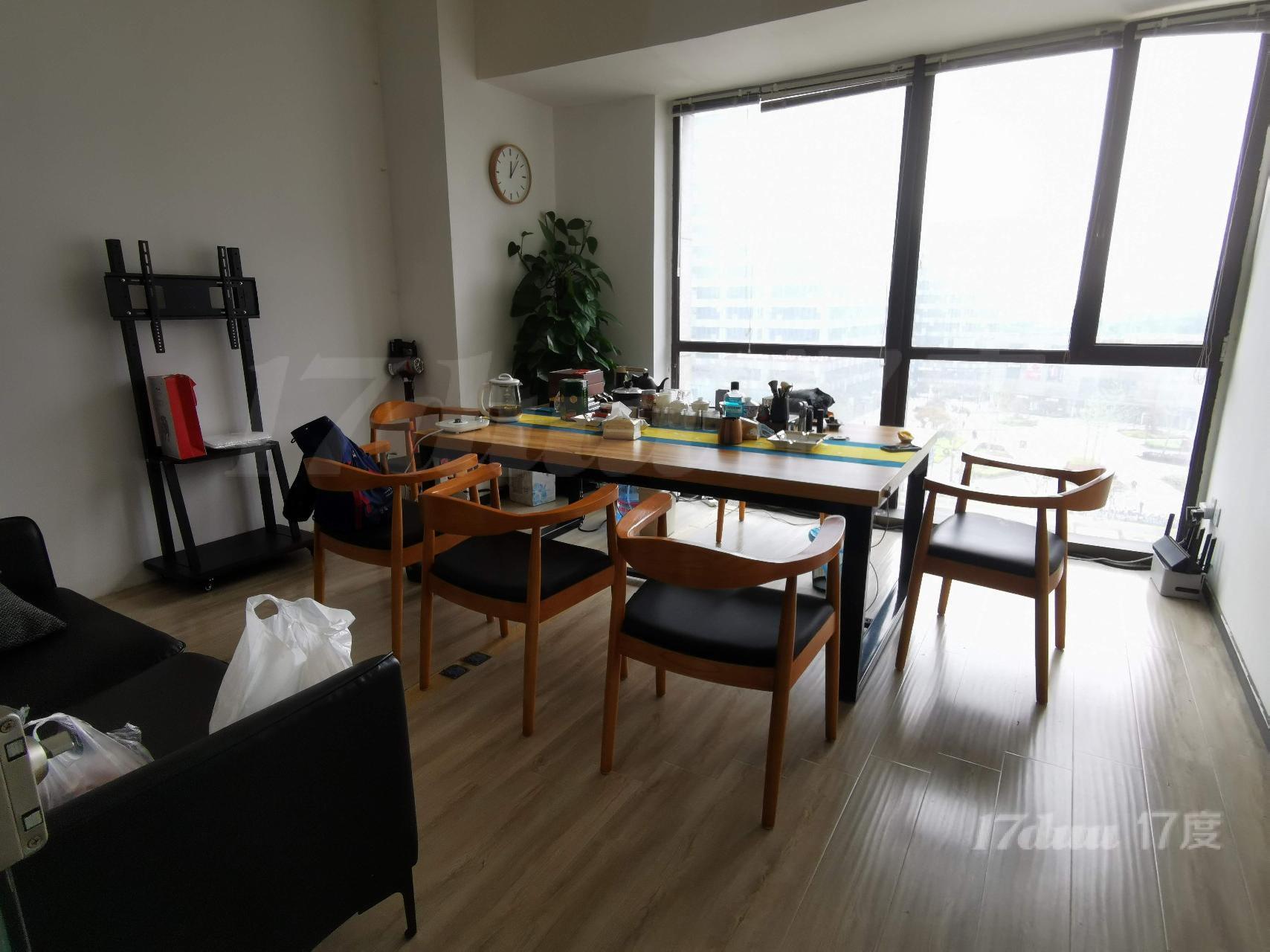 地铁11号线可达天汇广场150平办公精装隔断看房随时