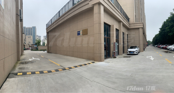 海宁金泰公馆 位于十字路口，新店铺出租