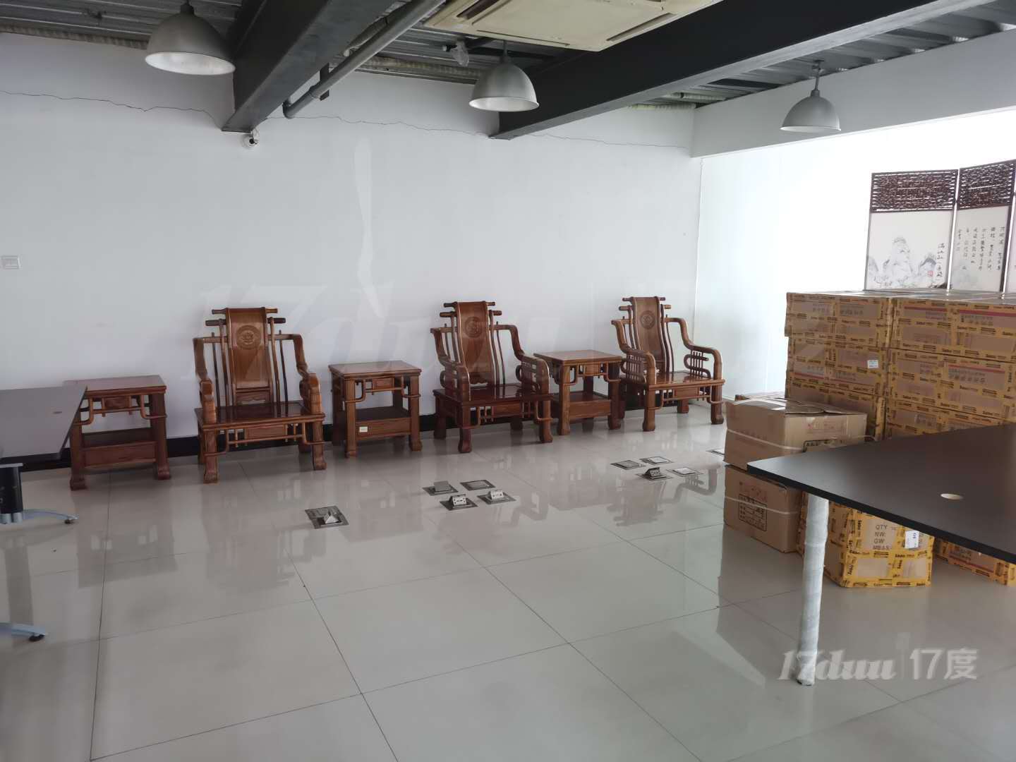 静安8号线西藏北路，园区独栋整层办公室出租，精装带全套家具！