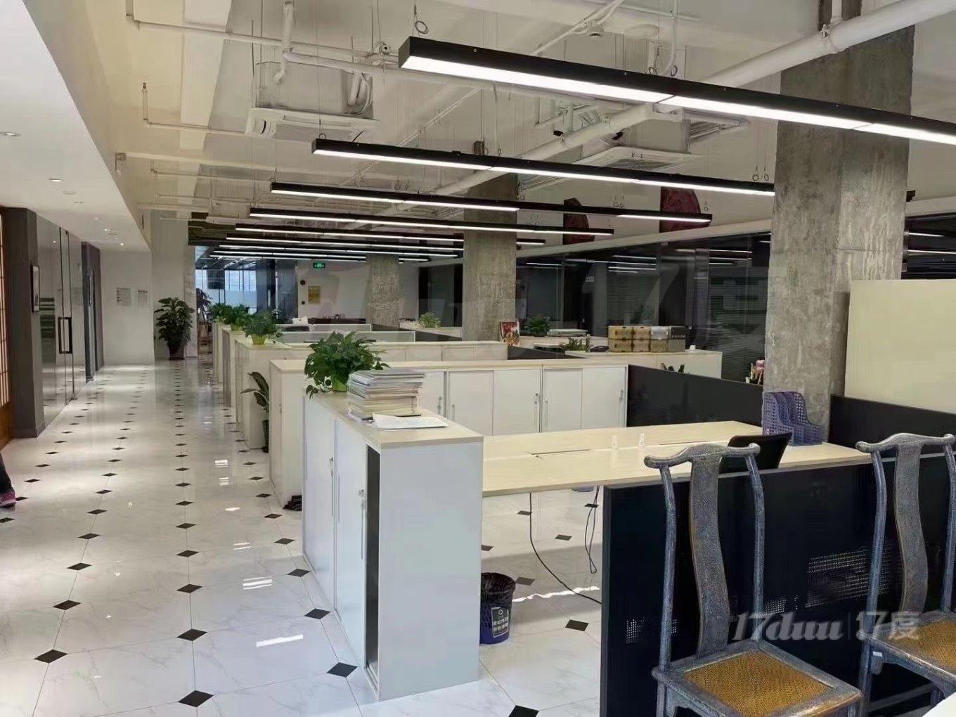 隆德路地铁口江南场创意园洋房460平精装带露台