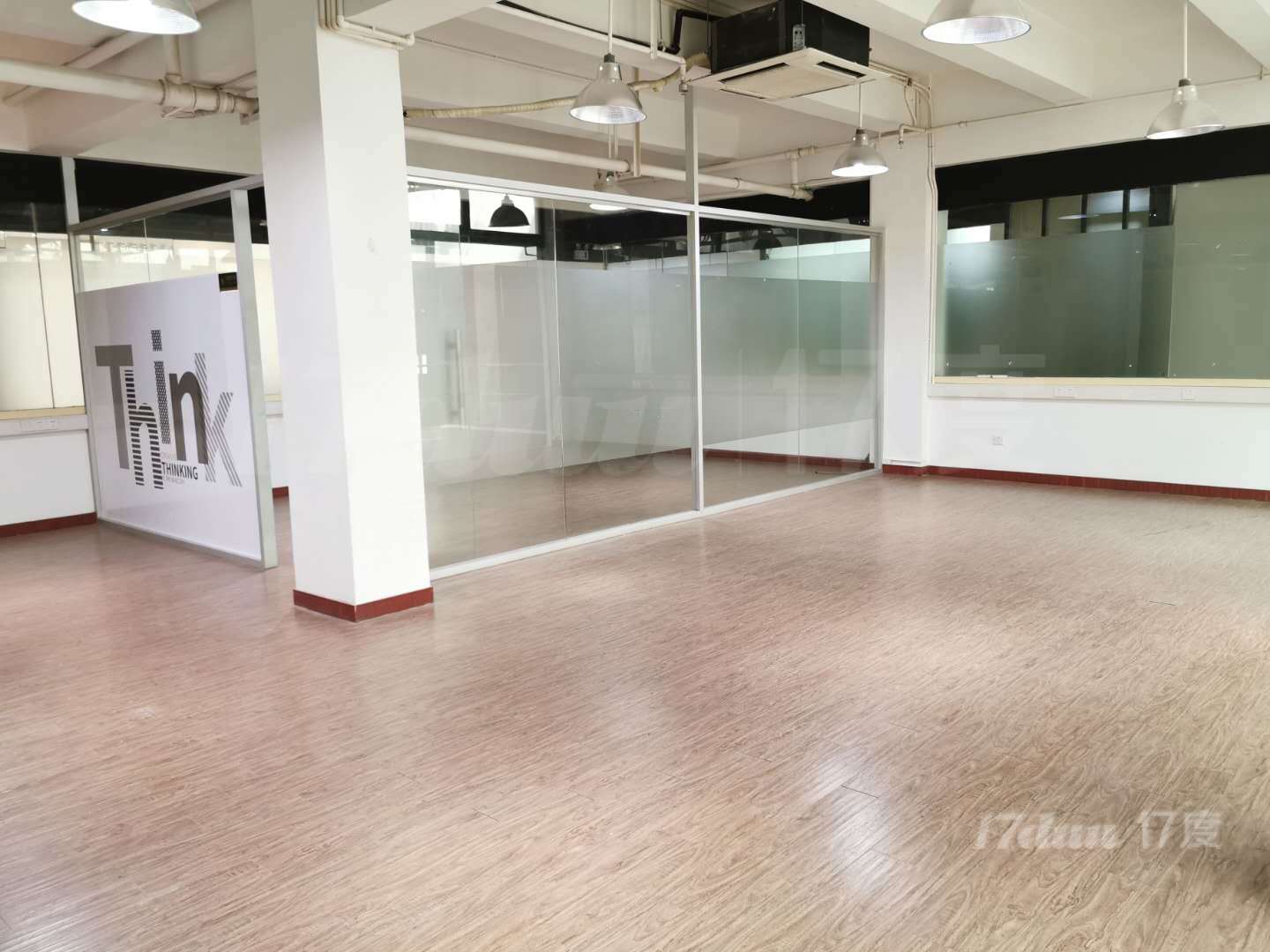 老静安独栋创意园 同乐坊临800秀特价如图 落地窗办公室出租