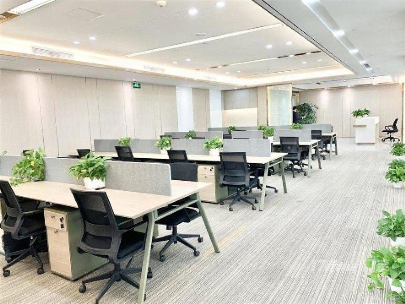 长宁国际中心精装带家具新楼优惠力度大正对电梯东南朝向